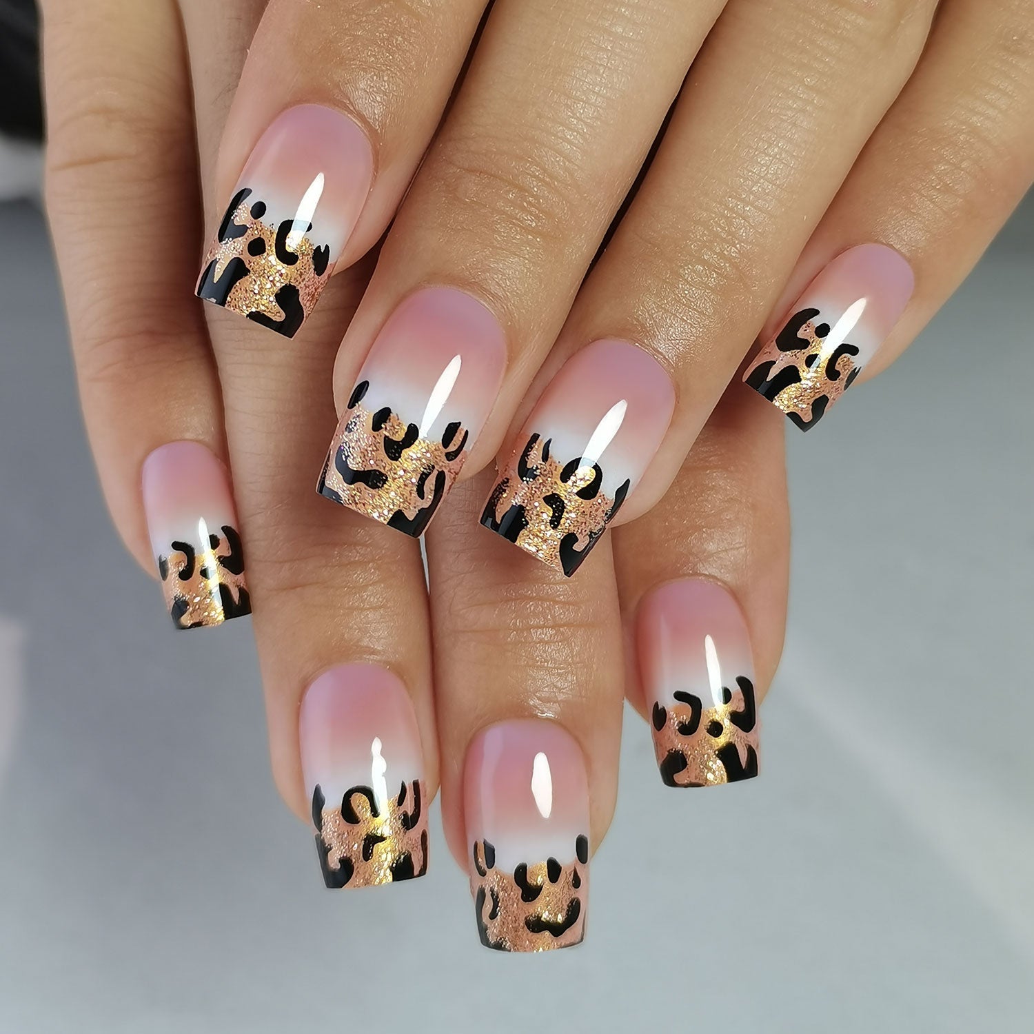 Elegant Leopard medium square nail detail