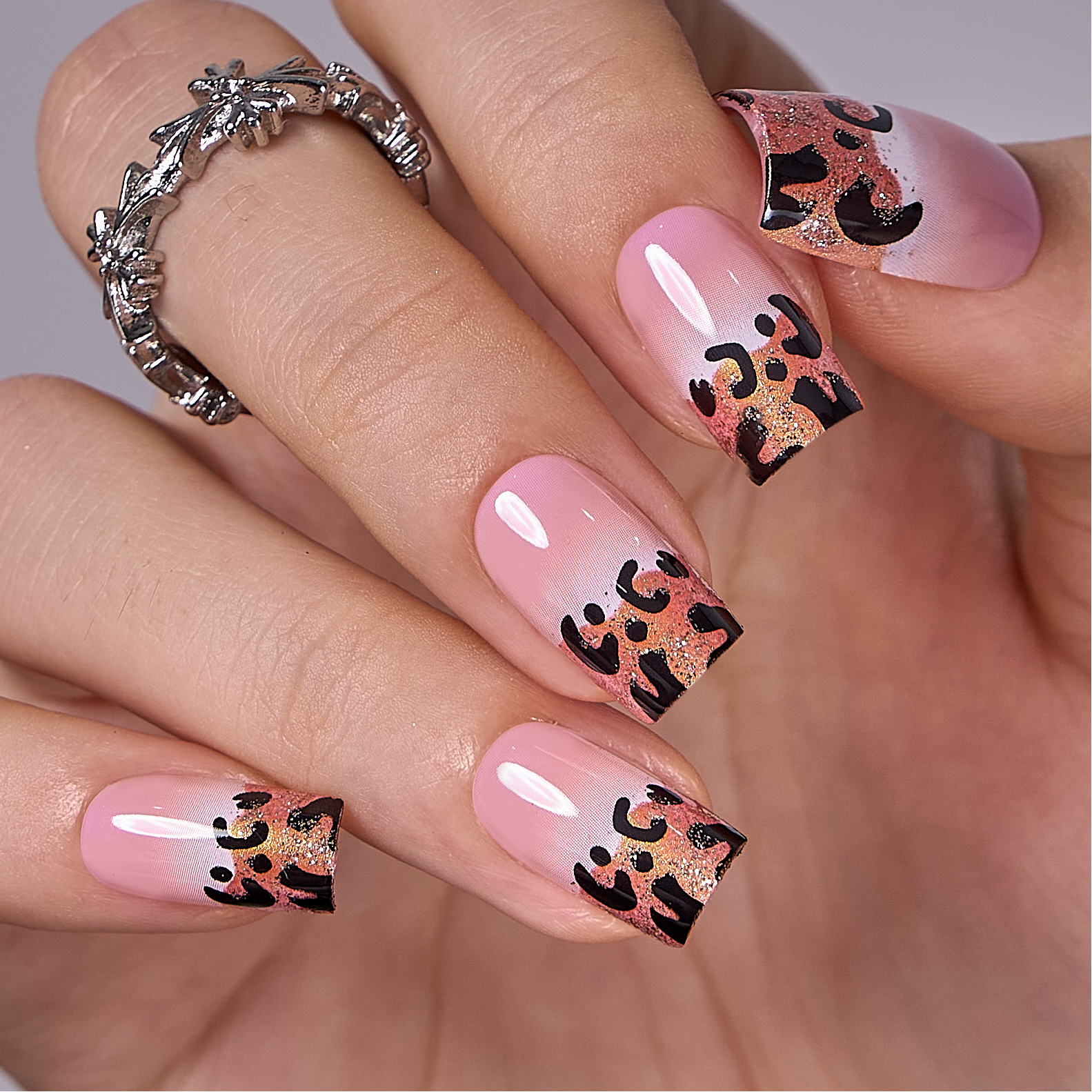 Elegant Leopard medium square Ver 2 press-on nails