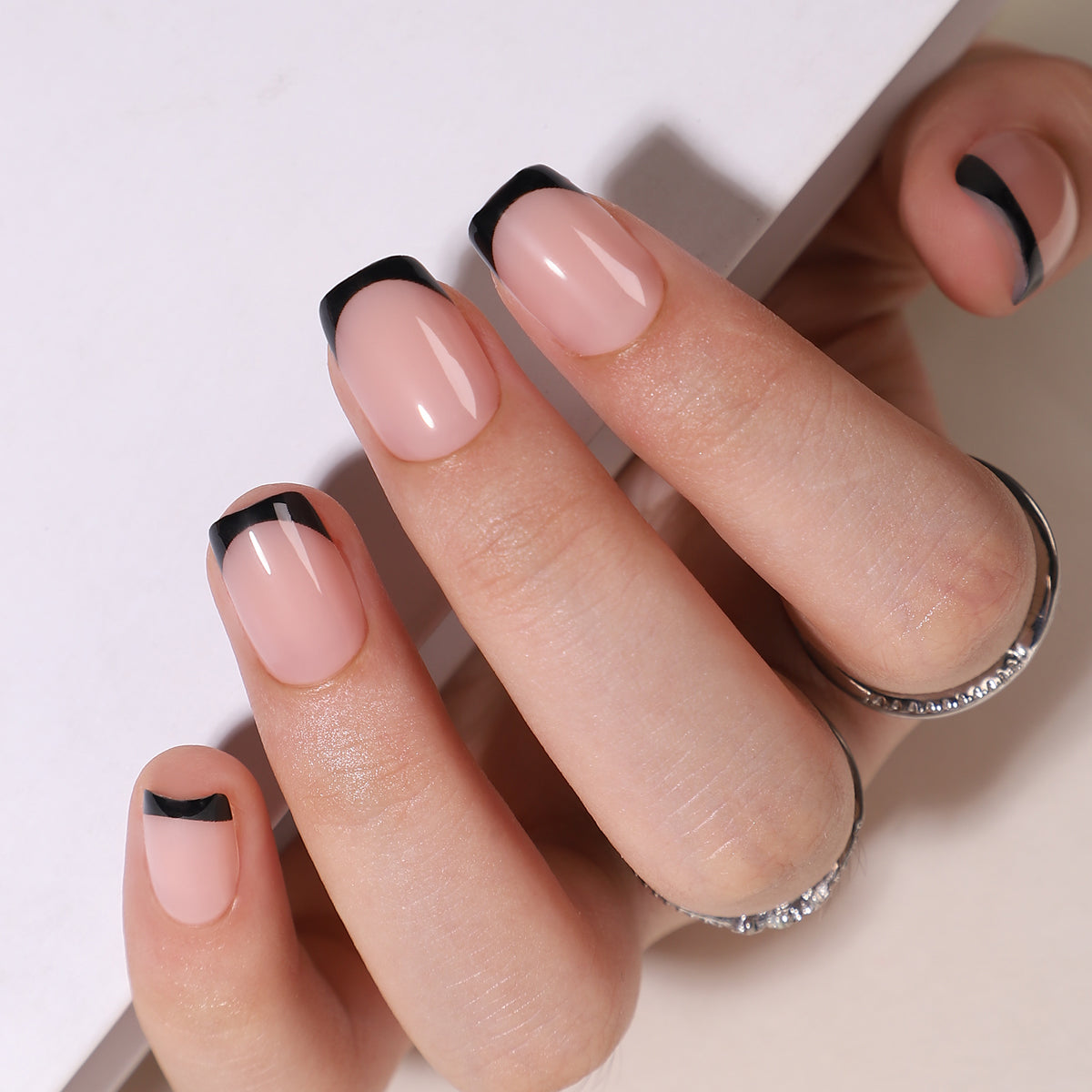 Elegant Noir short squoval nail detail
