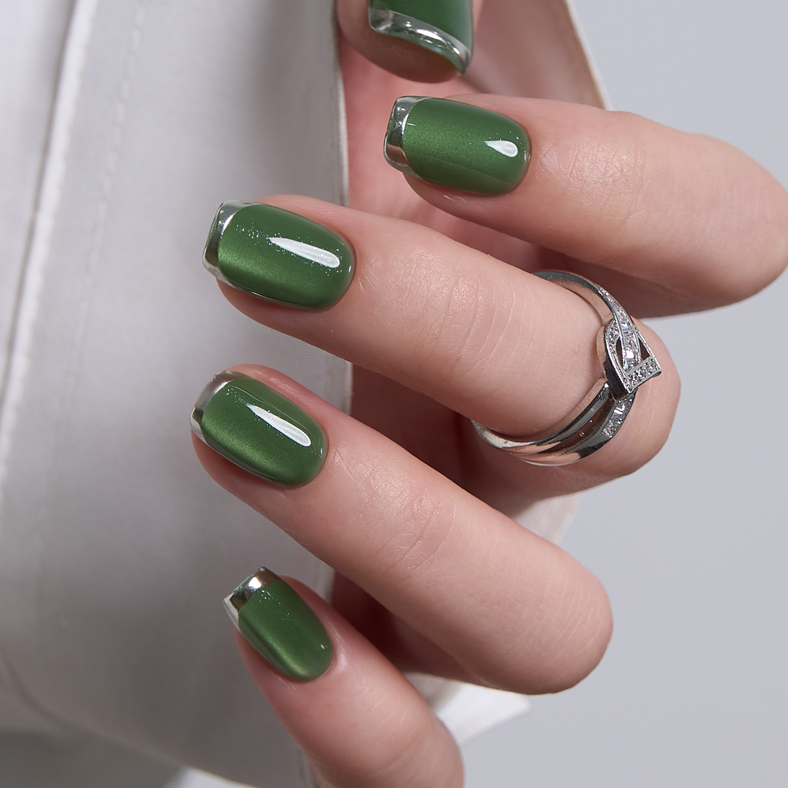 Emerald Aura - S Squoval short squoval press-on nails