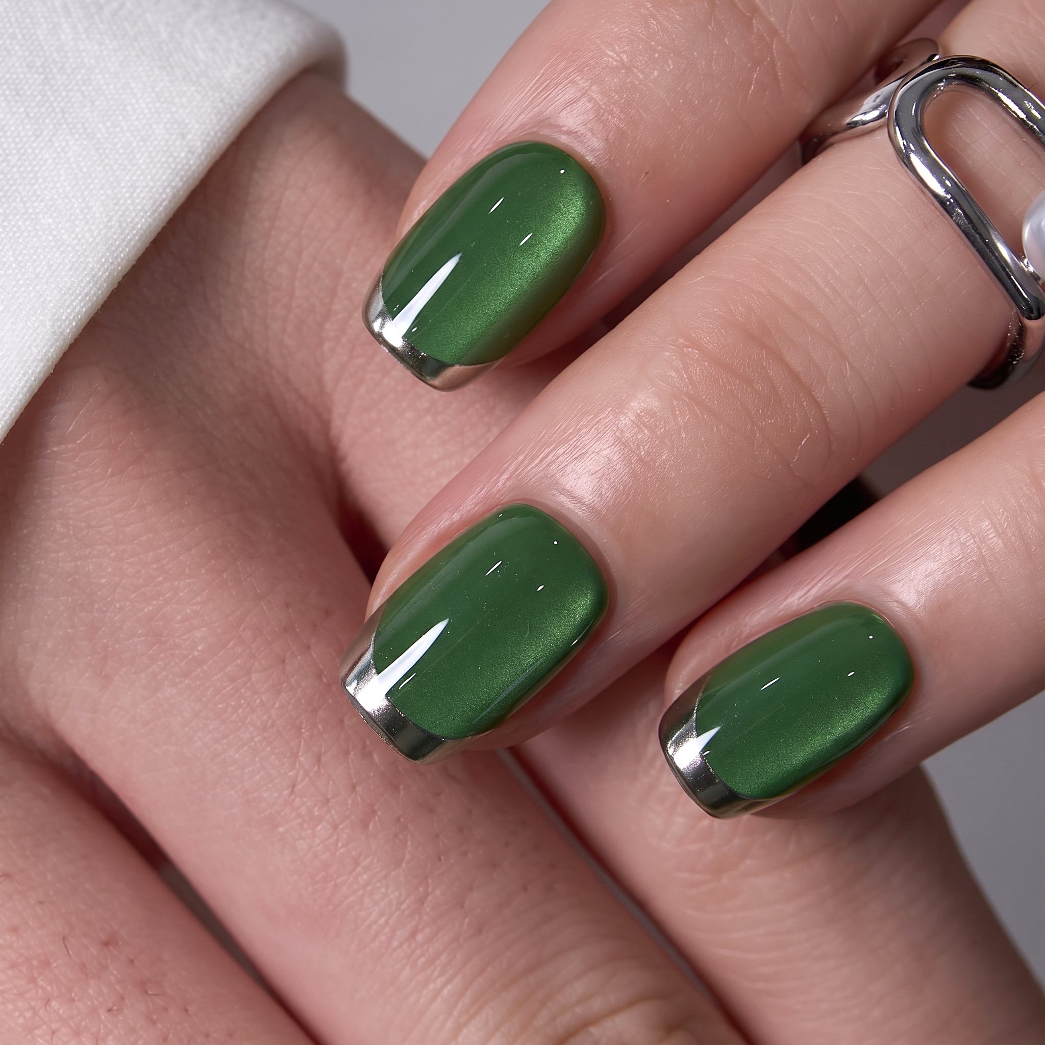 Emerald Aura - S Squoval short squoval press-on nails