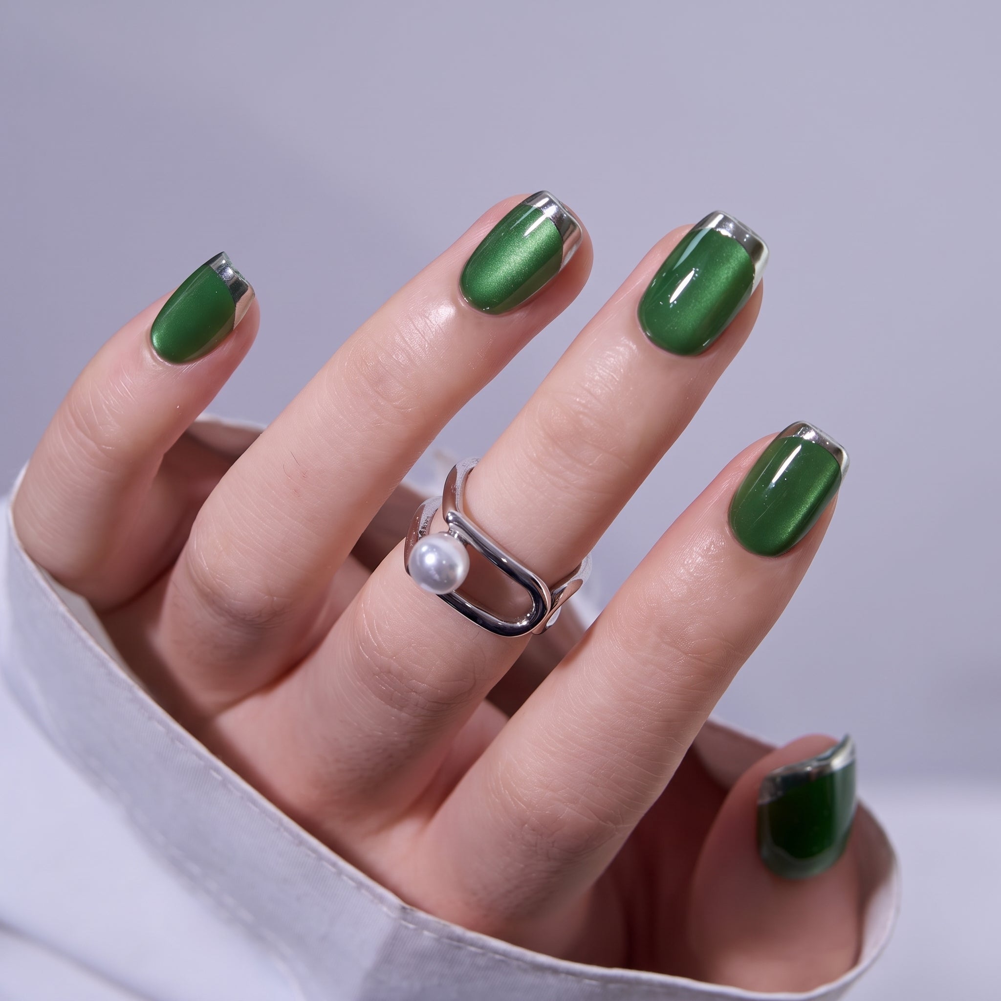 Emerald Aura - S Squoval short squoval press-on nails