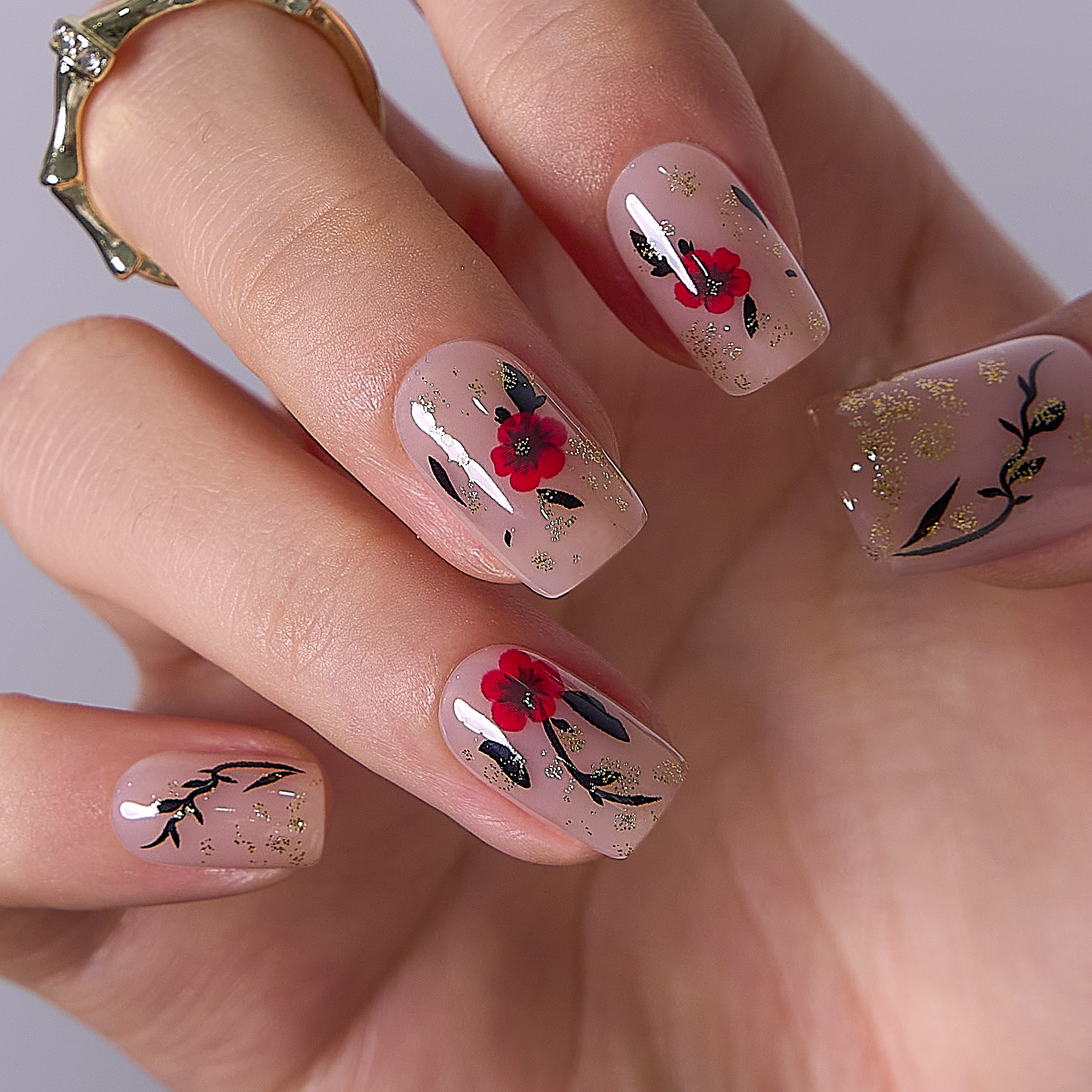 Floral Gilt medium squoval press-on nails