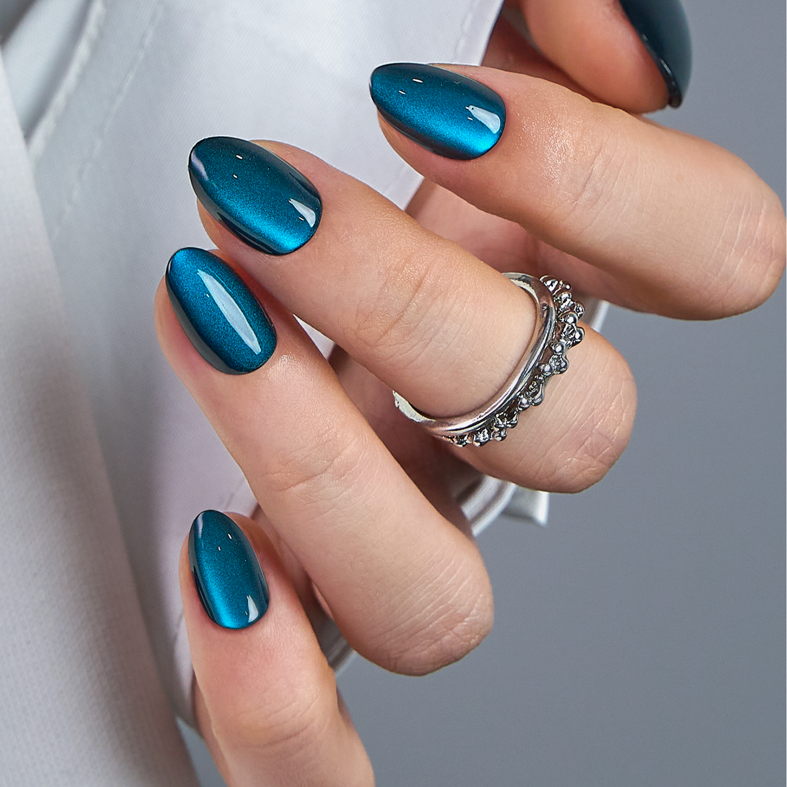 Galaxy Charm RS Almond almond press-on nails