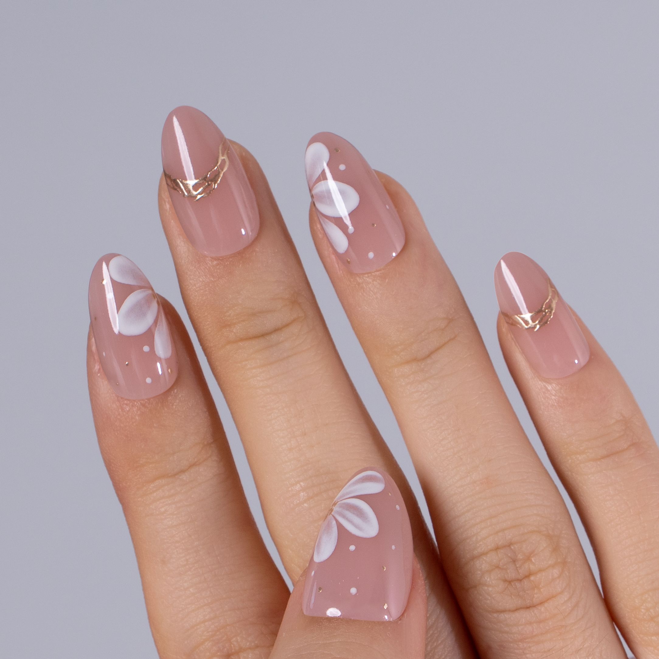 Designer s Pick | Golden Daisy S Almond almond press-on nails