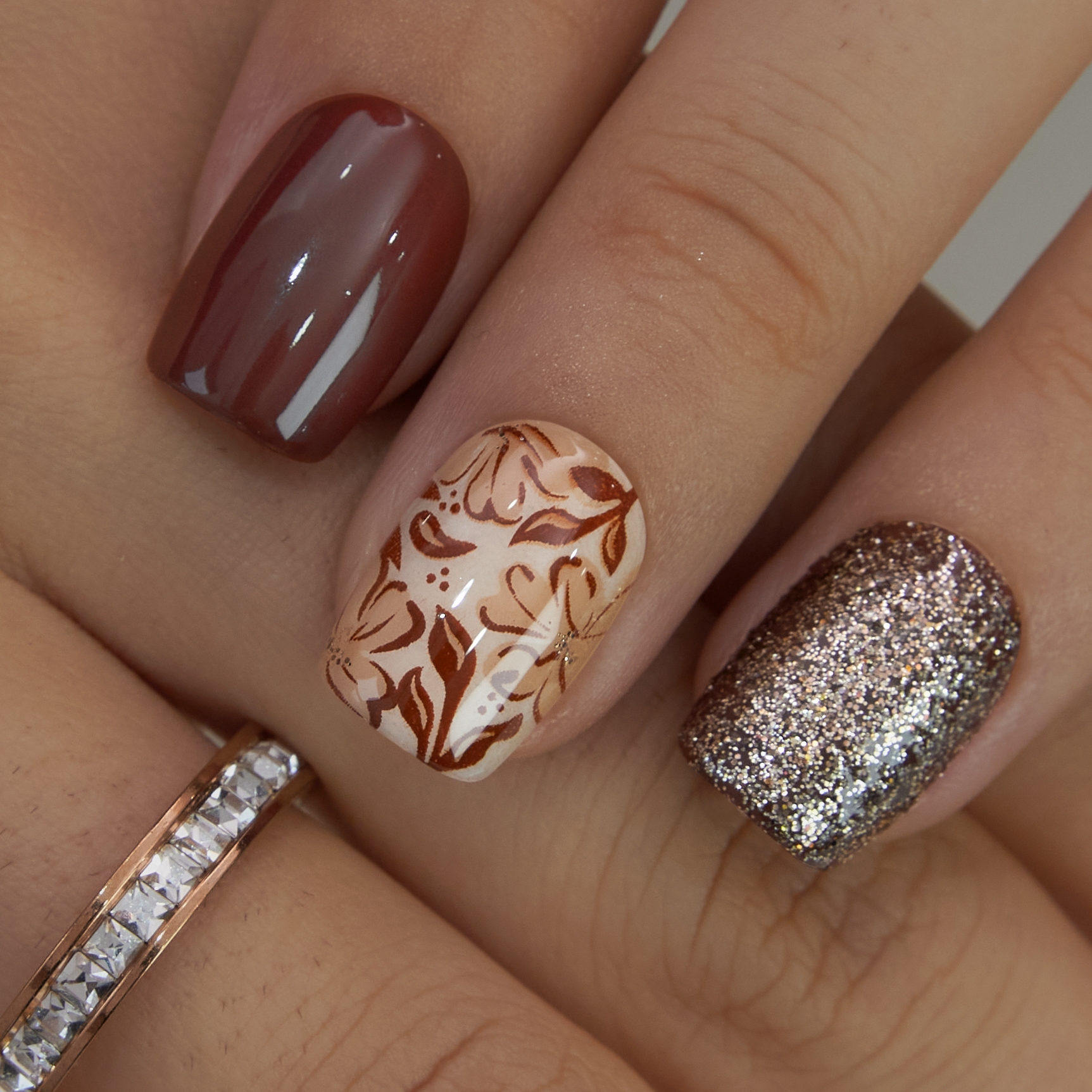 Golden Mocha short squoval nail detail