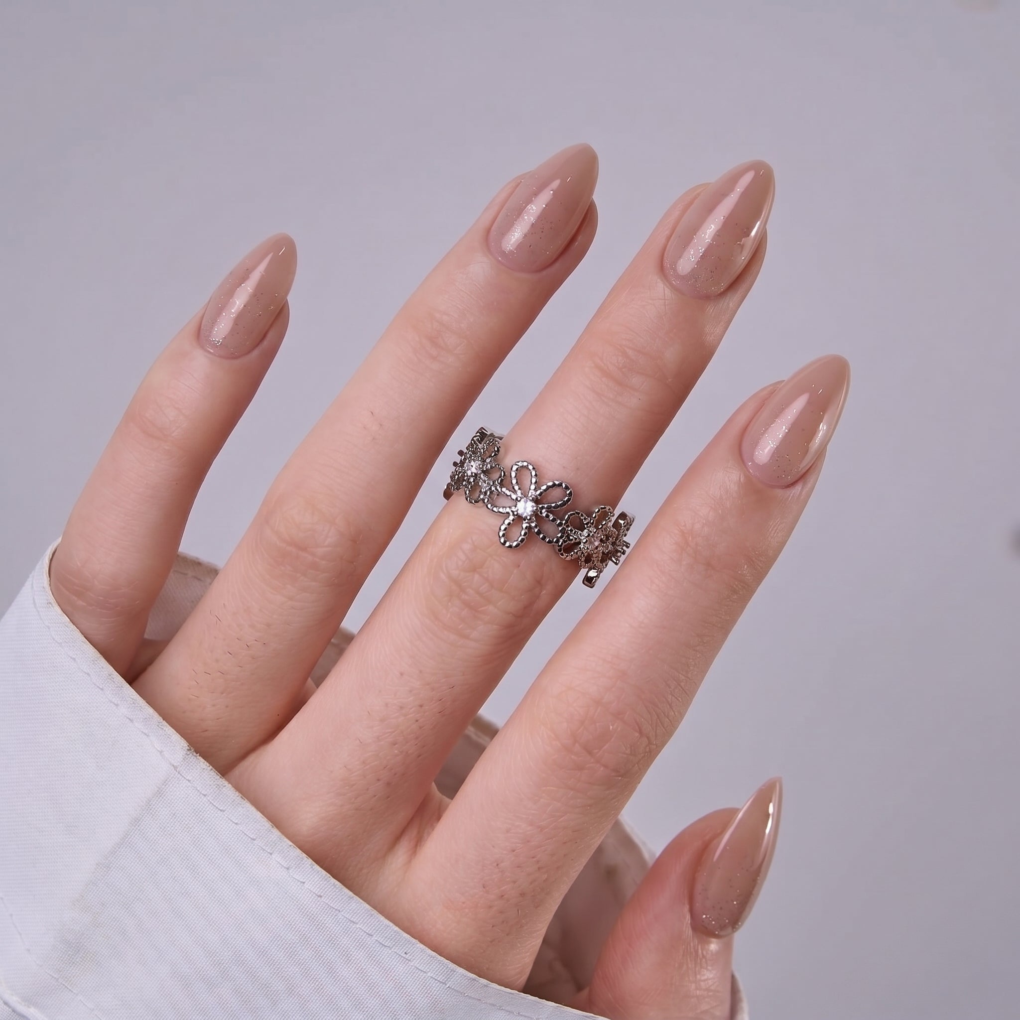 Honey Dune S Almond short almond press-on nails