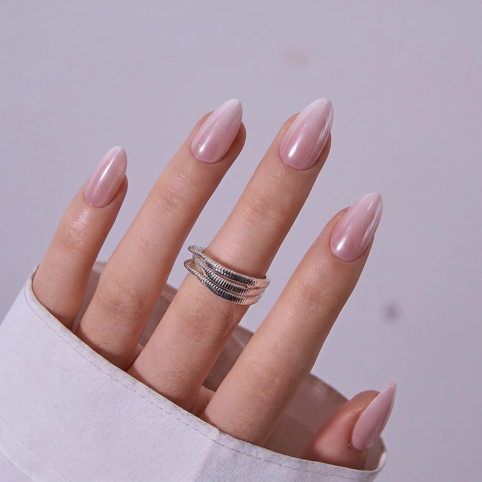 Ivory Wave S Almond short almond press-on nails