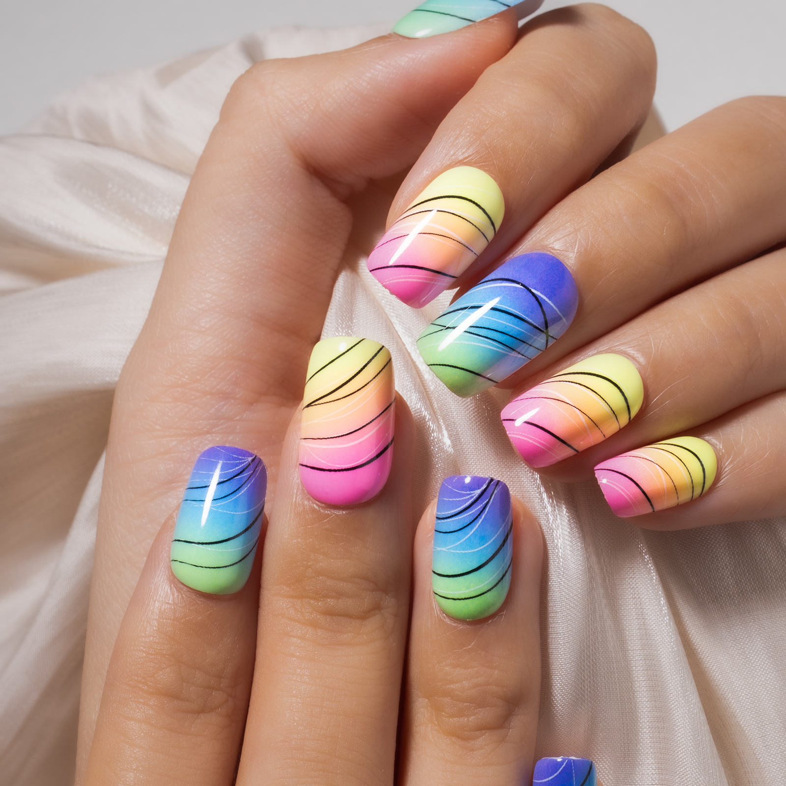 Jumping Lines medium squoval nail detail
