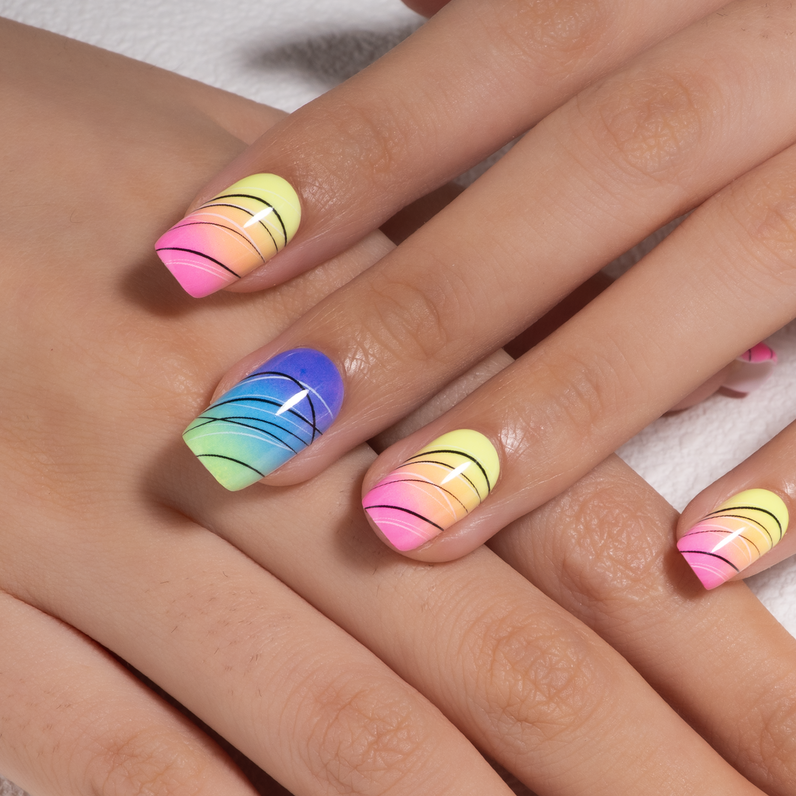 Jumping Lines medium squoval press-on nails
