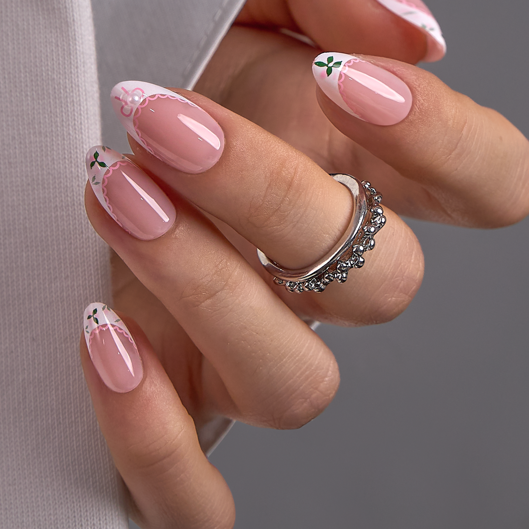 Lace Bloom short almond nail detail