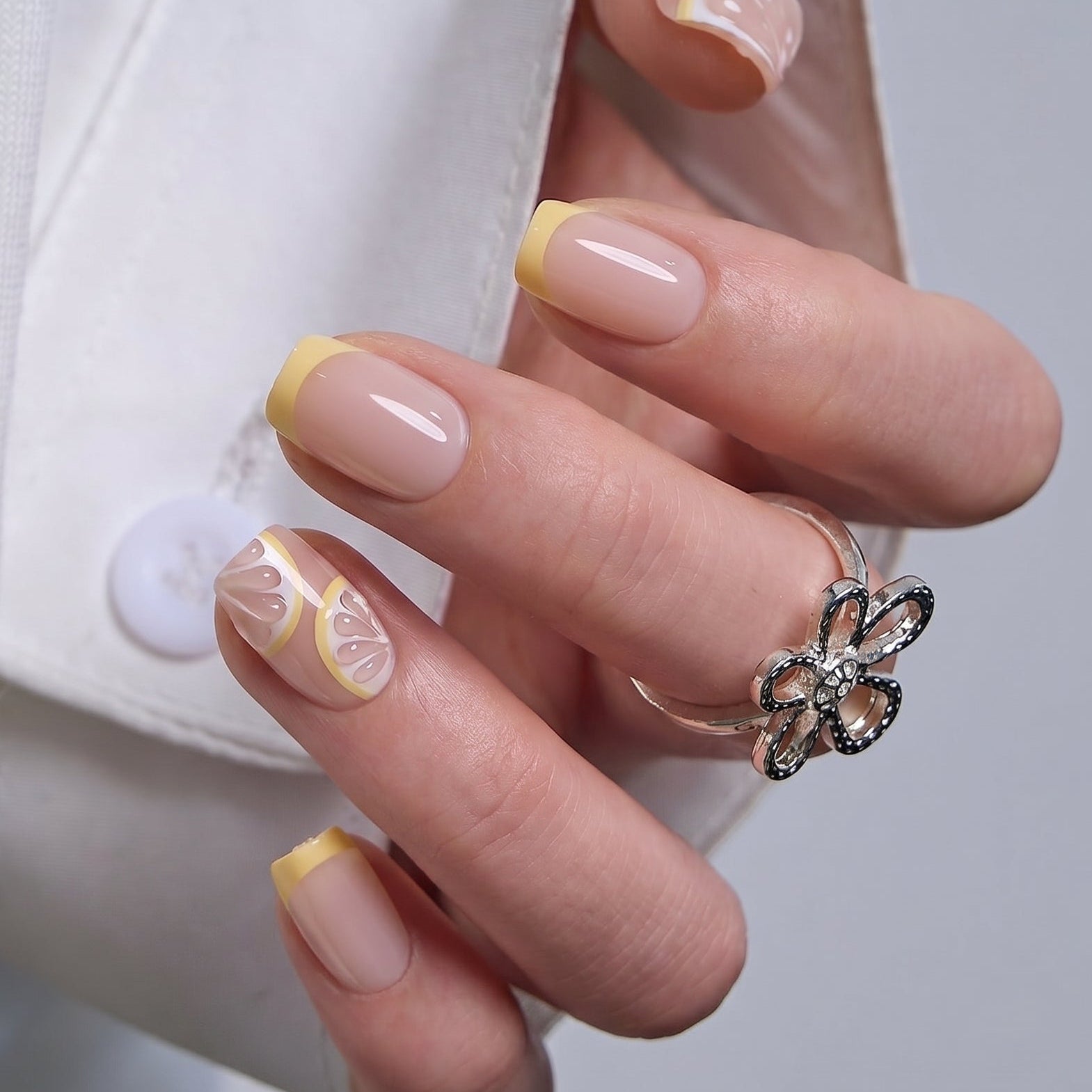 Designer s Pick | Lemon Glaze S Squoval short squoval press-on nails