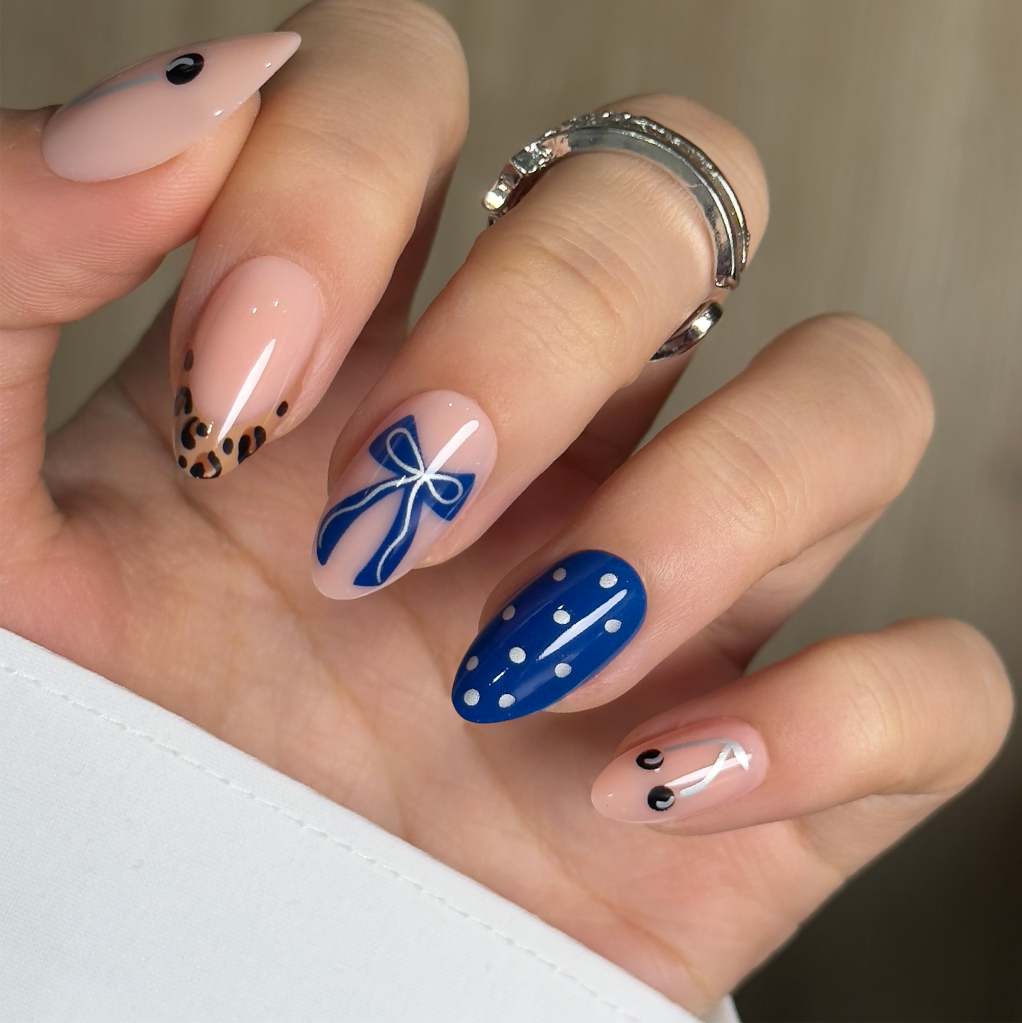 Leopard Bow S Almond almond press-on nails