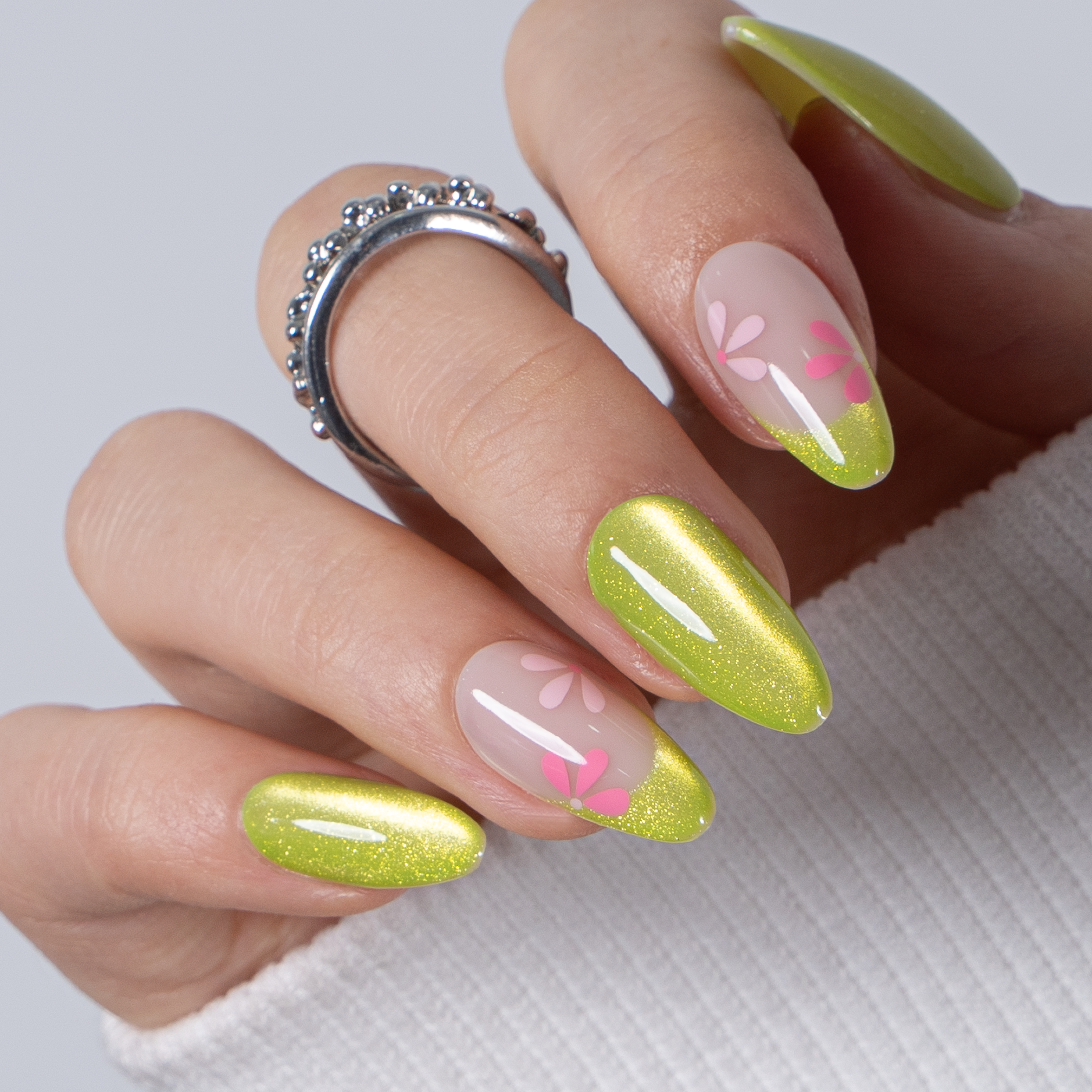 Lime Bloom M Almond almond press-on nails