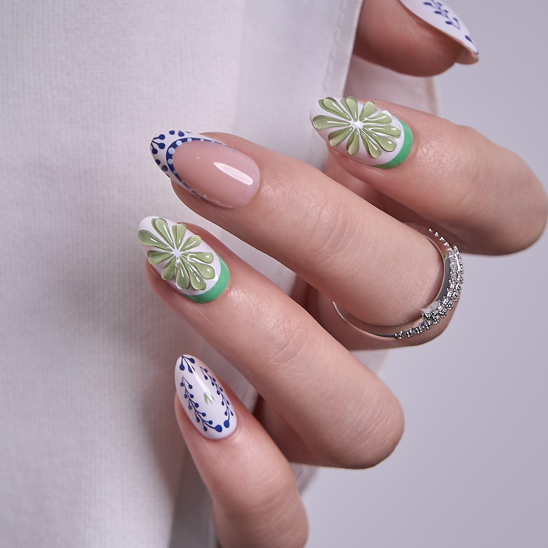 Designer s Pick | Lime Riviera S Almond almond press-on nails
