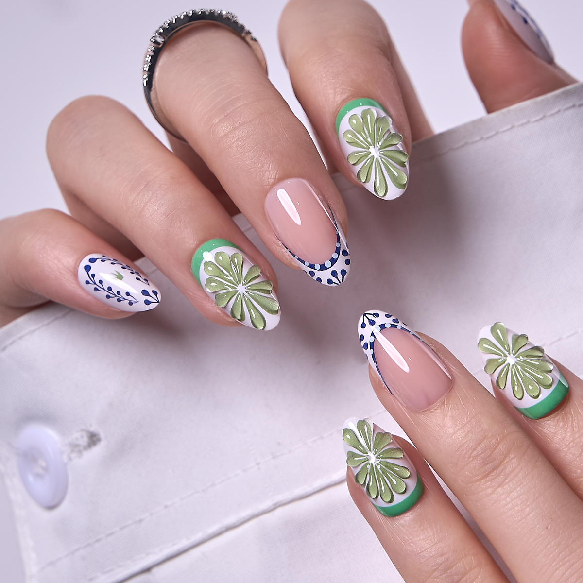 Designer s Pick | Lime Riviera S Almond almond press-on nails