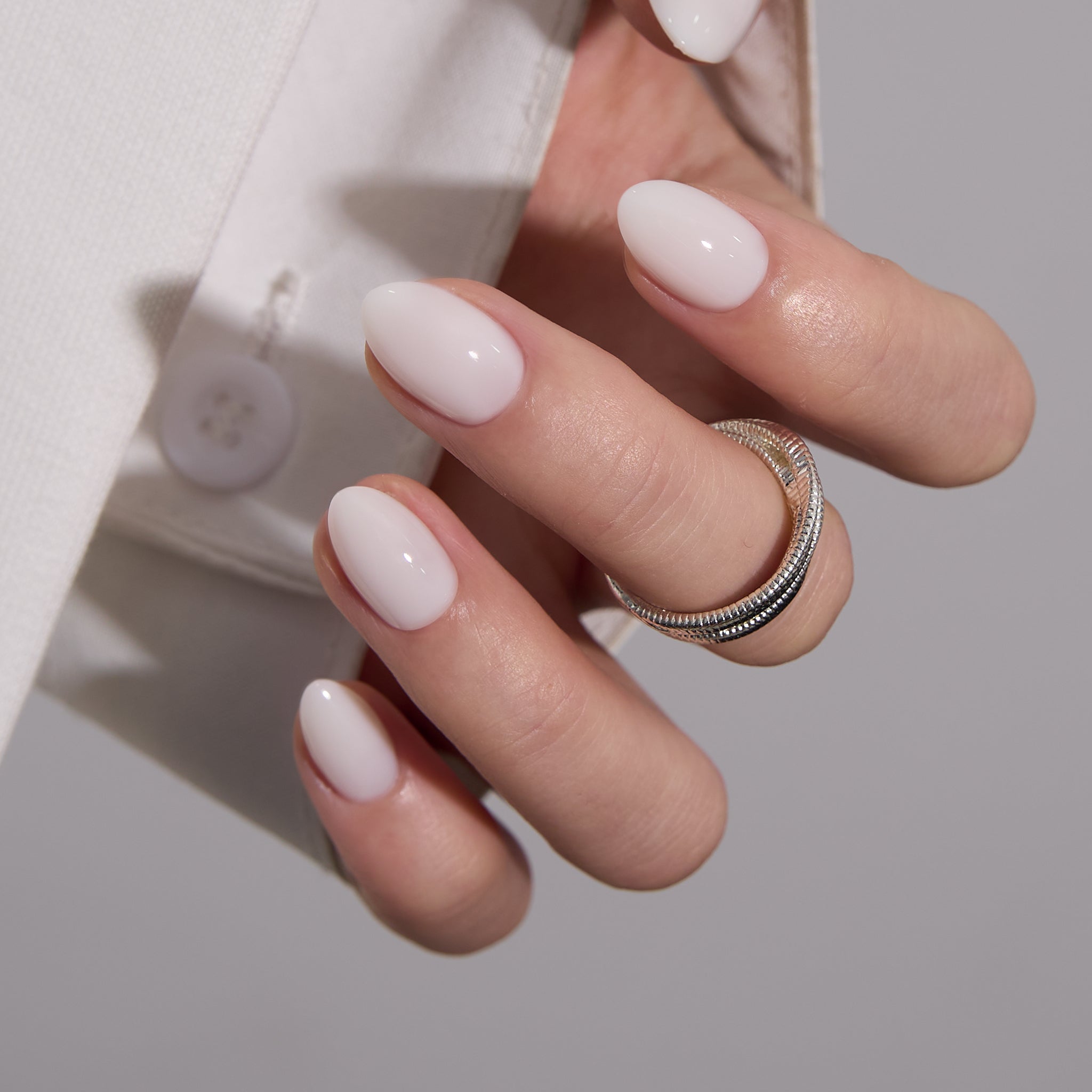 Luna Silk RS Almond almond press-on nails