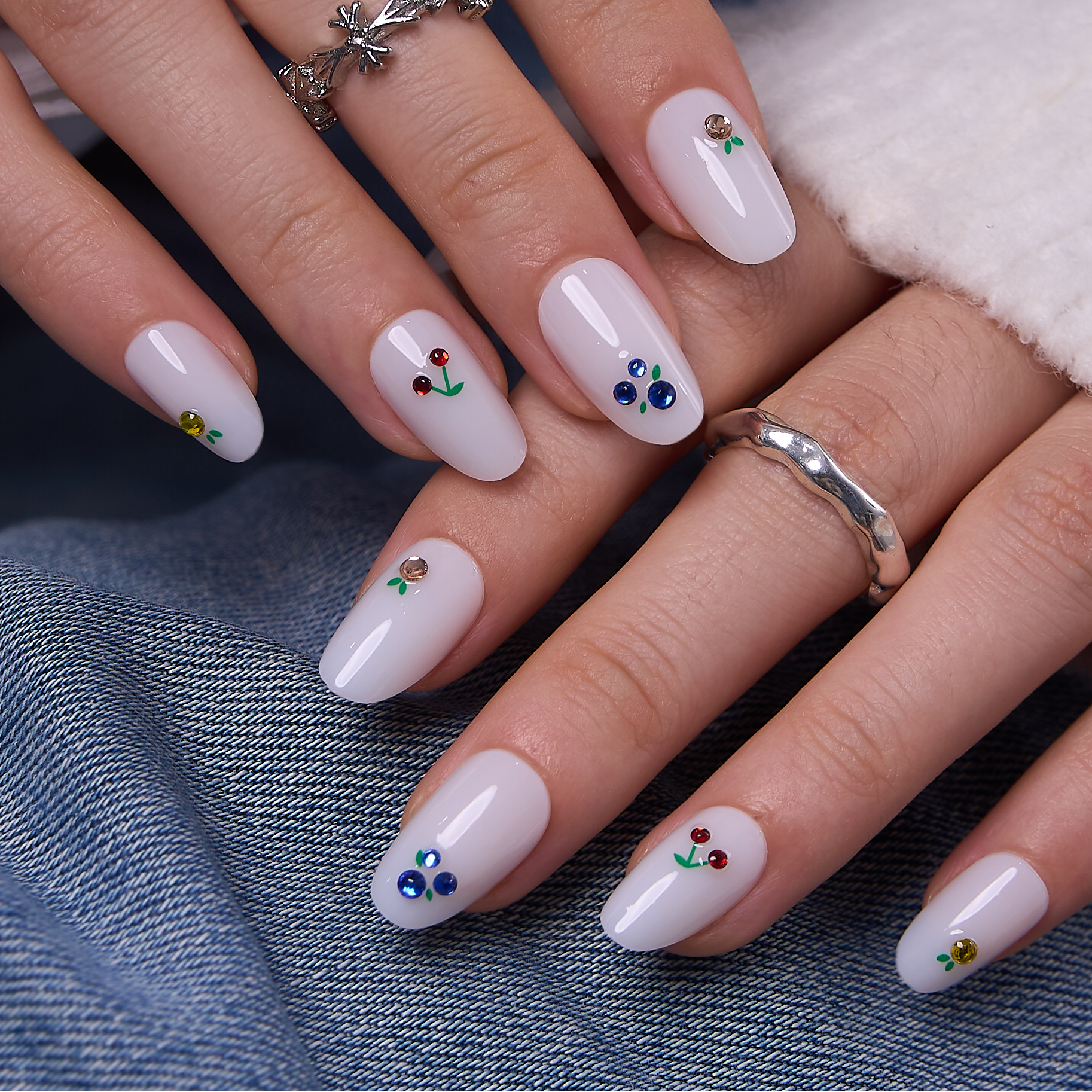 Milky Orchard M Oval oval press-on nails