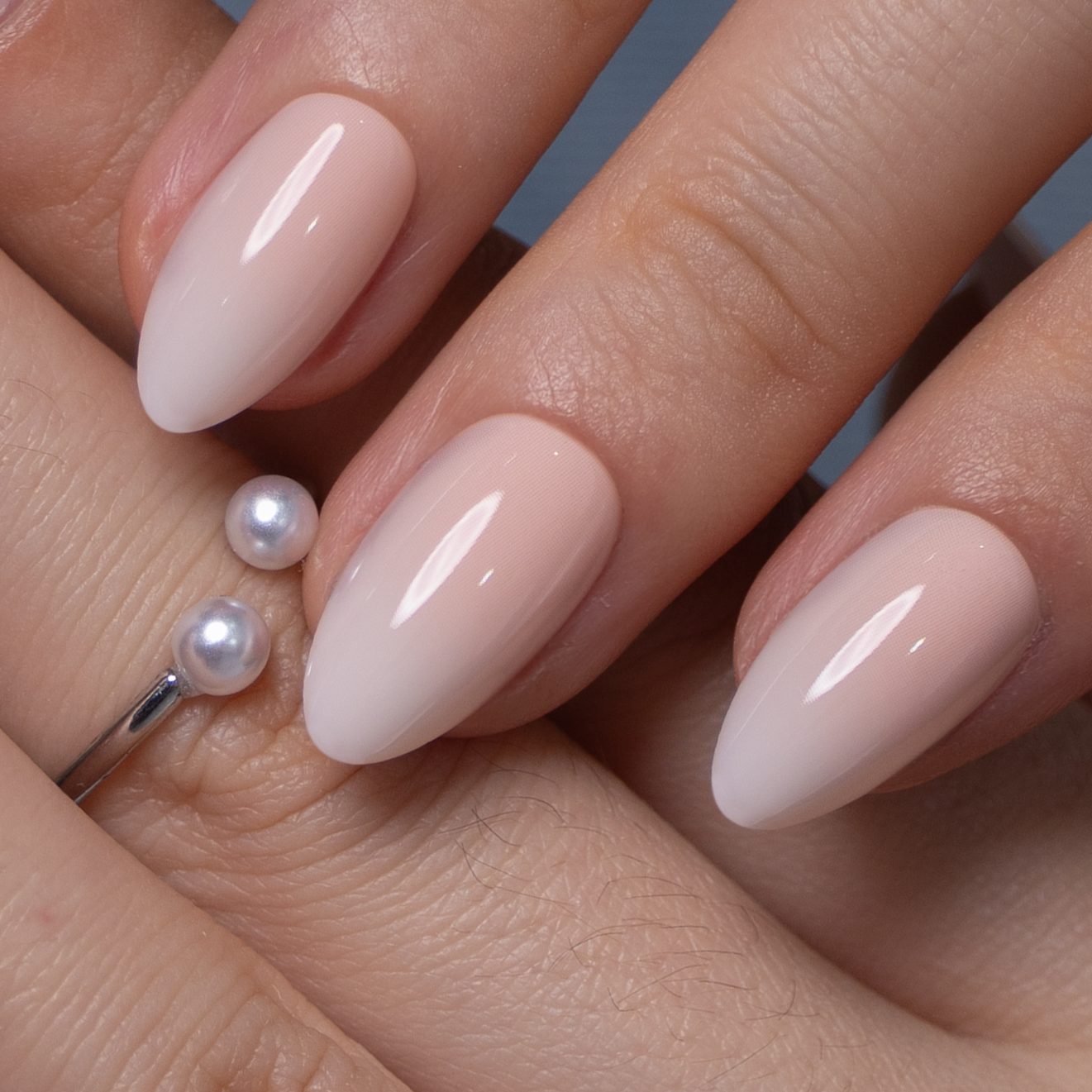 Milky Veil S Almond almond press-on nails
