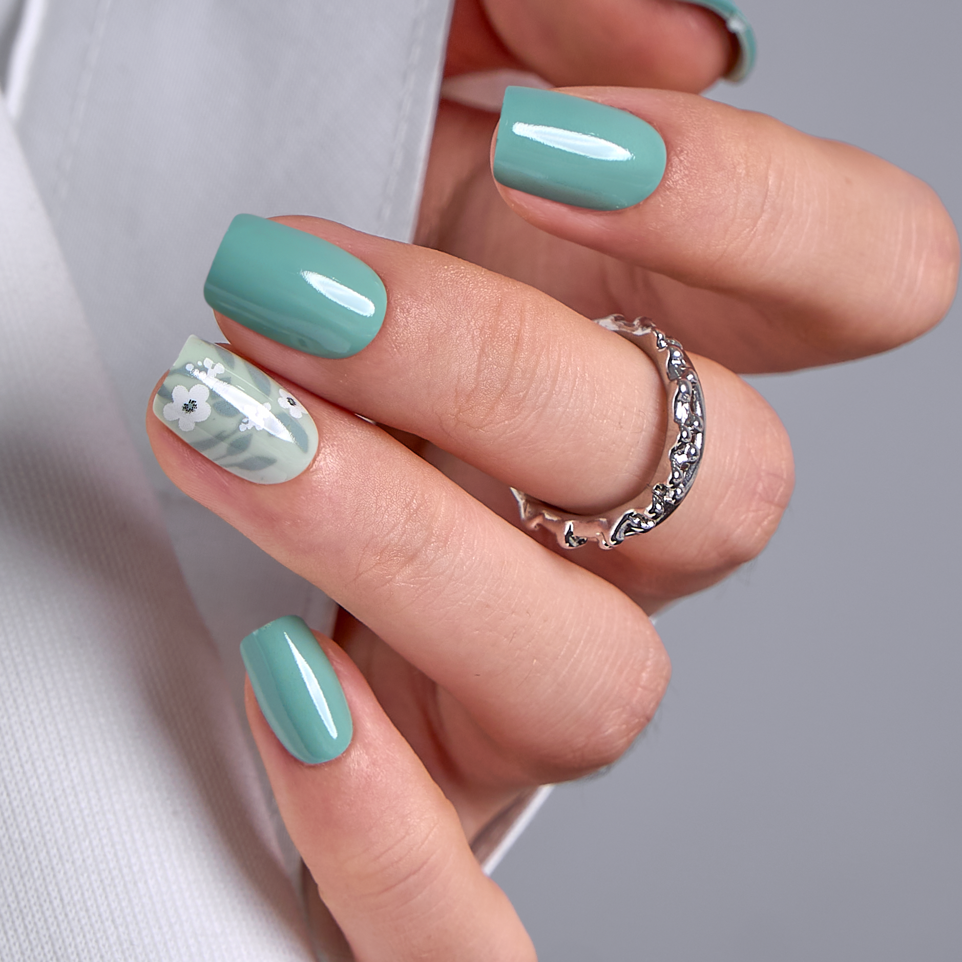 Minty Floral short squoval press-on nails