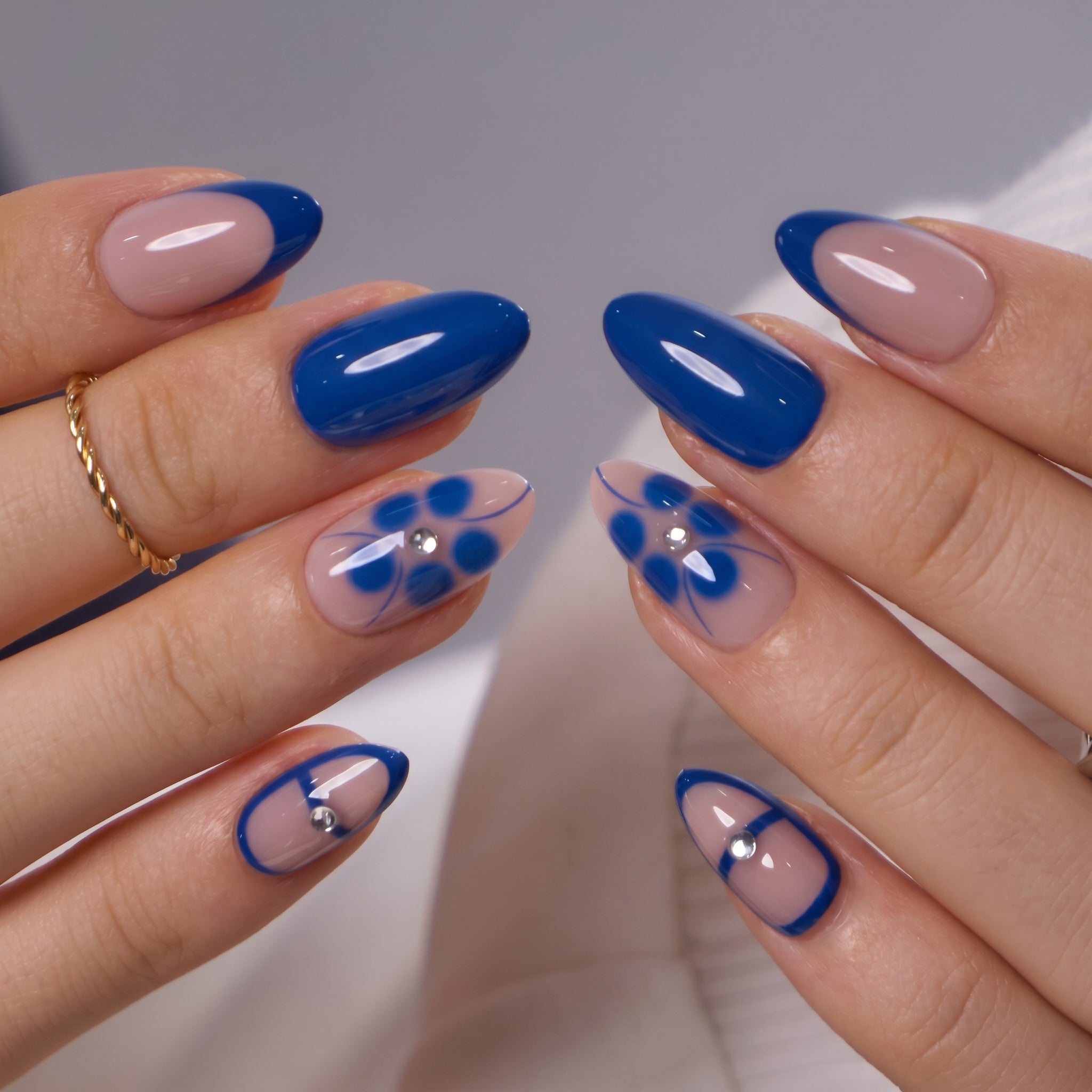 Misty Petal S Almond almond press-on nails