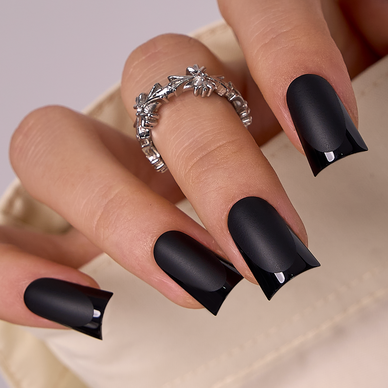 Noir Edge Glow – M Duckbill