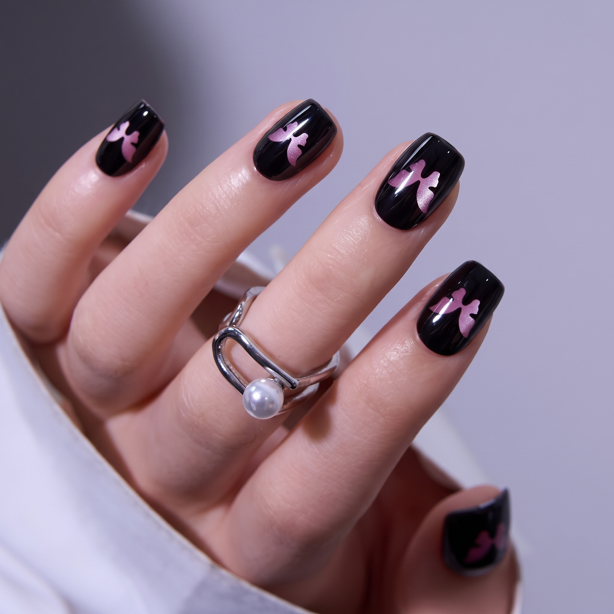 Noir Flutter - S Squoval short squoval press-on nails