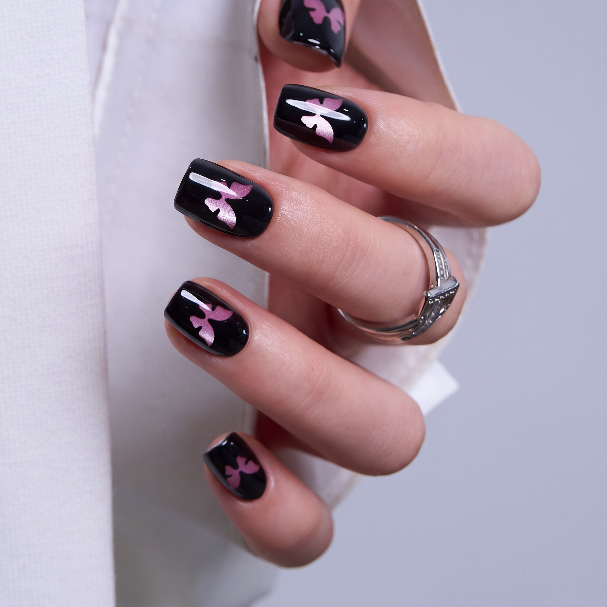 Noir Flutter - S Squoval short squoval press-on nails