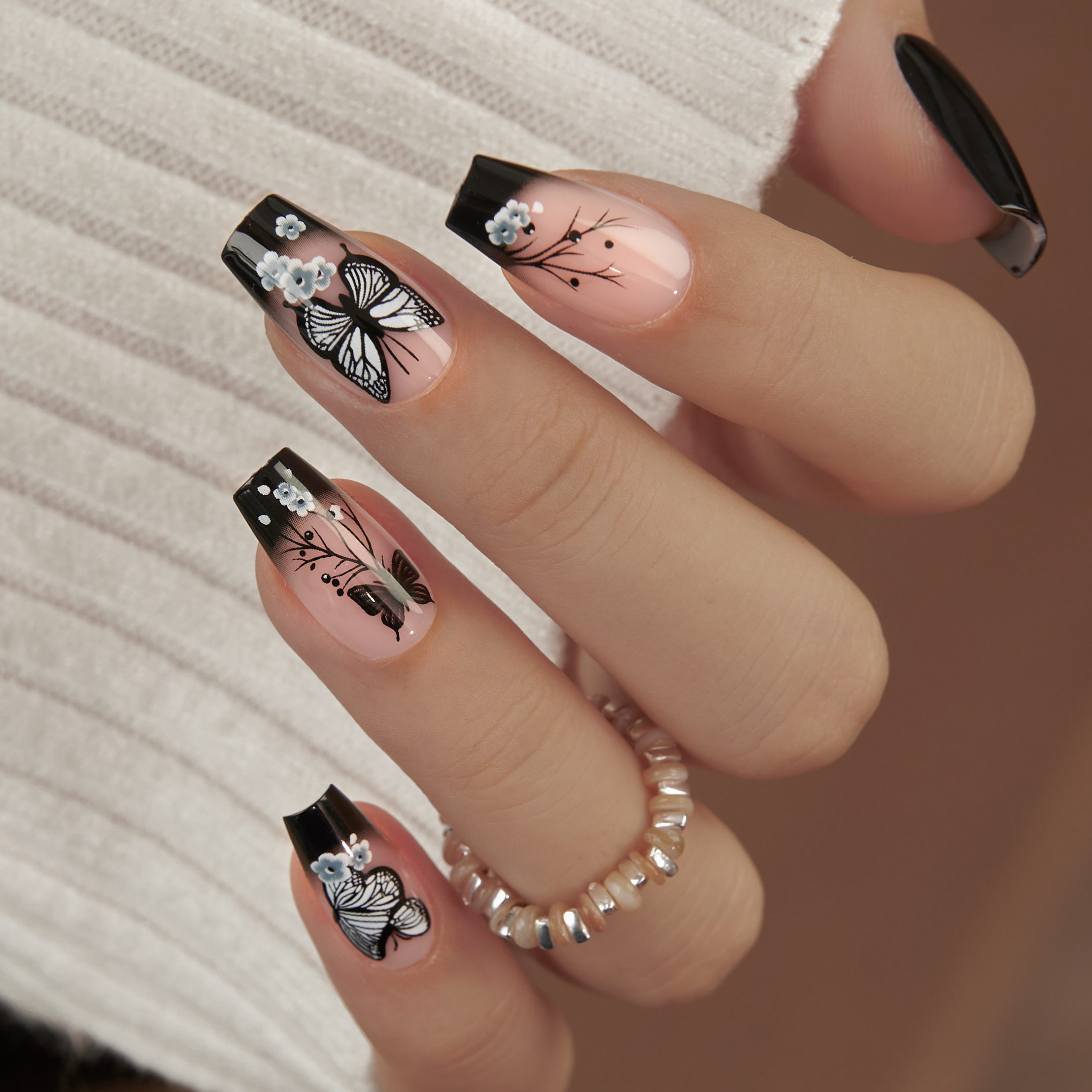 Noir Papillon M Coffin press-on nails