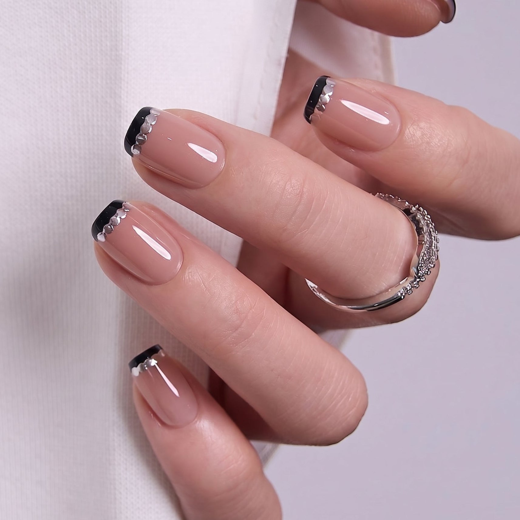 Noir Trim S Squoval squoval press-on nails