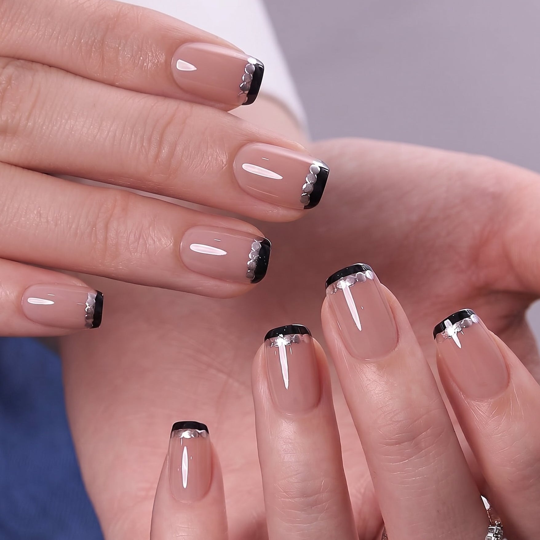 Noir Trim S Squoval squoval press-on nails