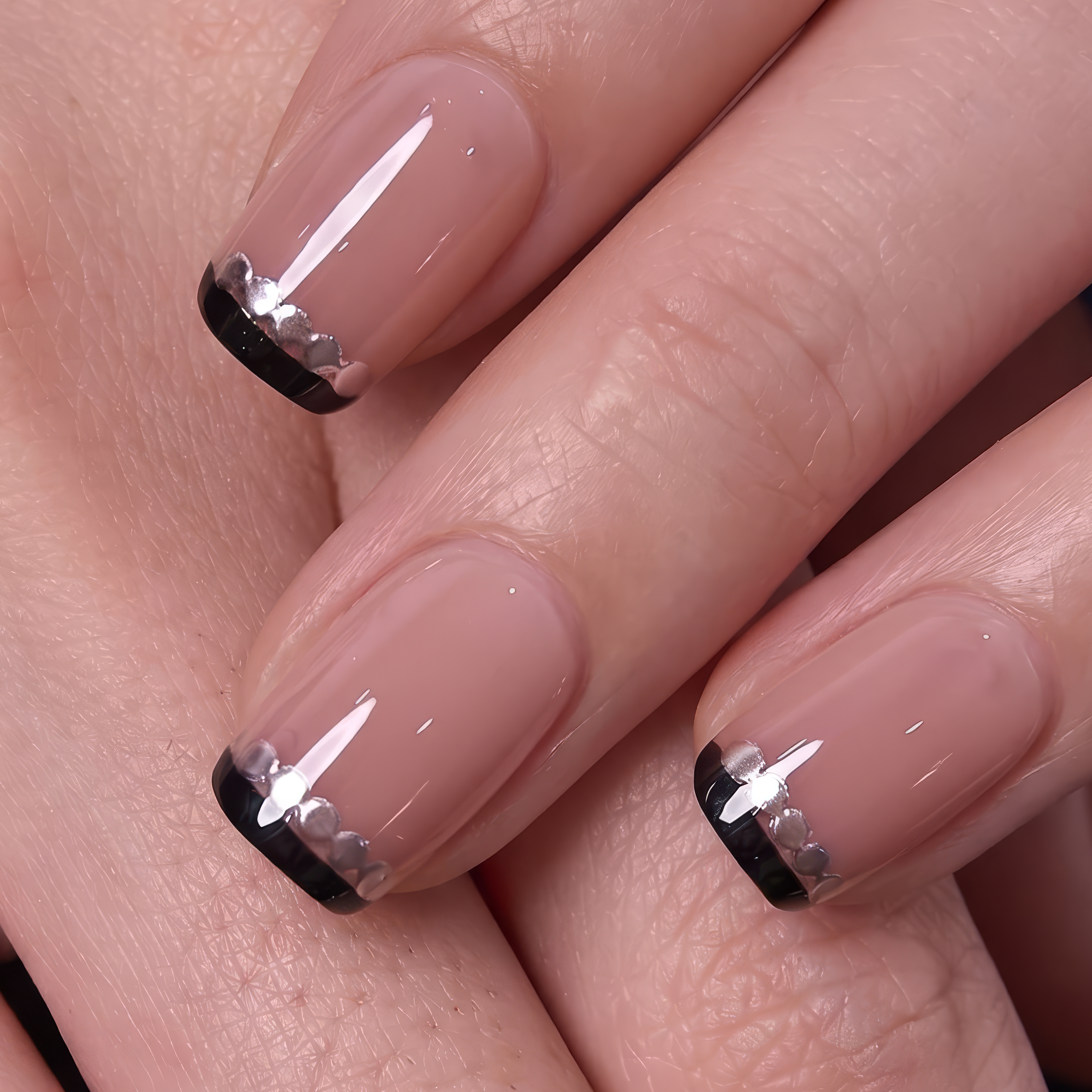 Noir Trim S Squoval squoval press-on nails