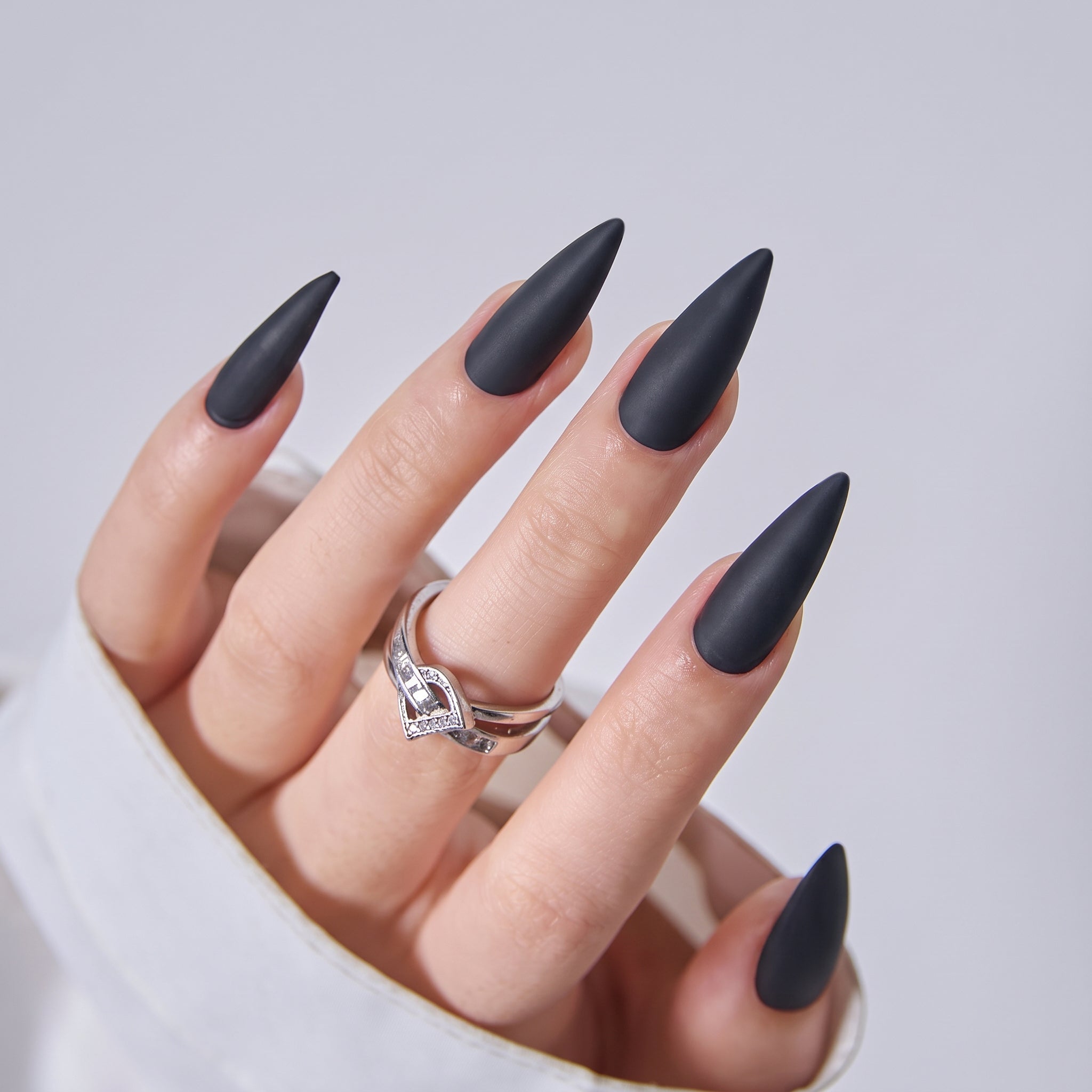 Obsidian Silk L Stiletto long stiletto press-on nails