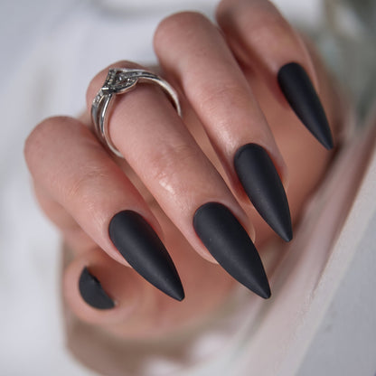 Obsidian Silk L Stiletto long stiletto press-on nails