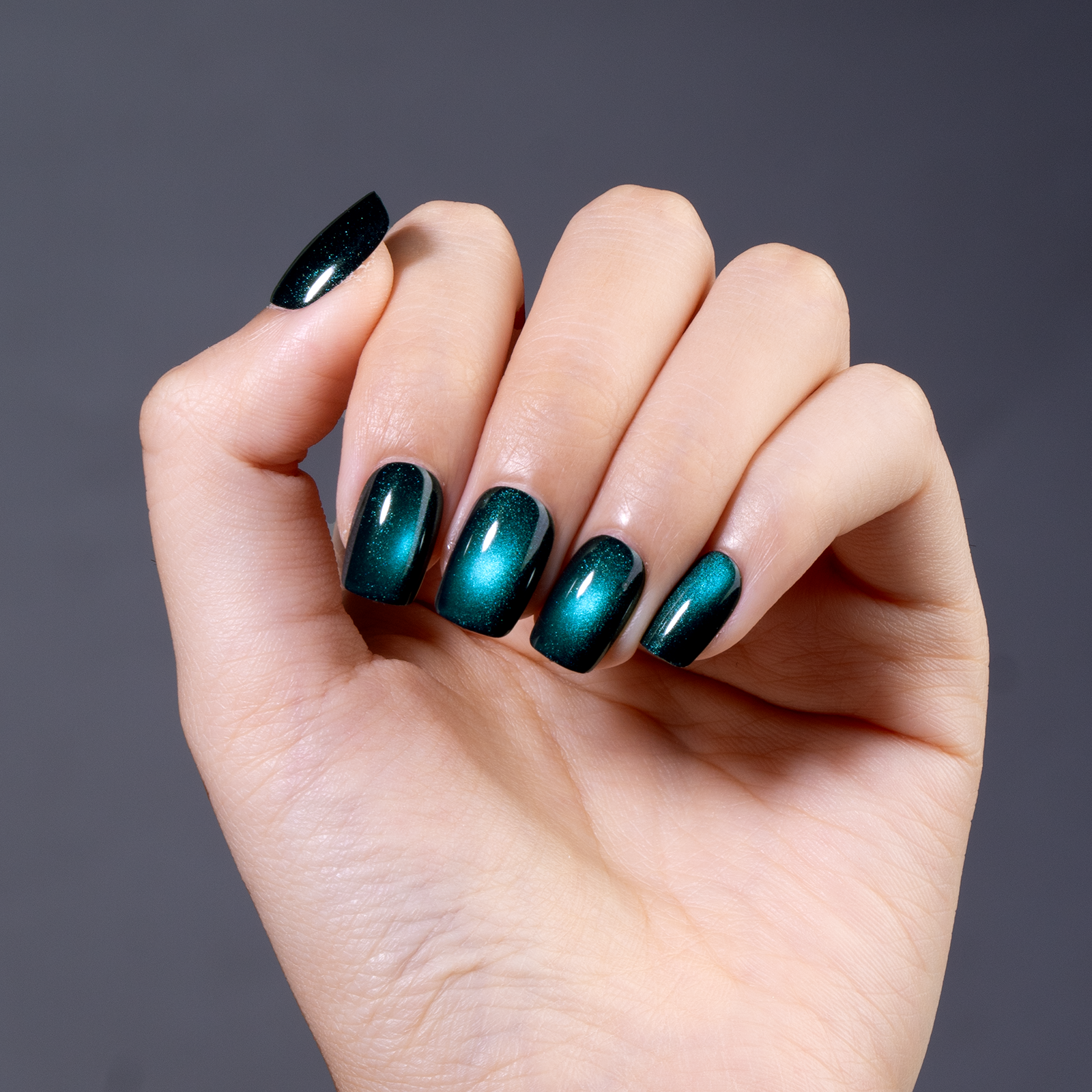 Ocean Beam Glow short squoval press-on nails worn on a hand