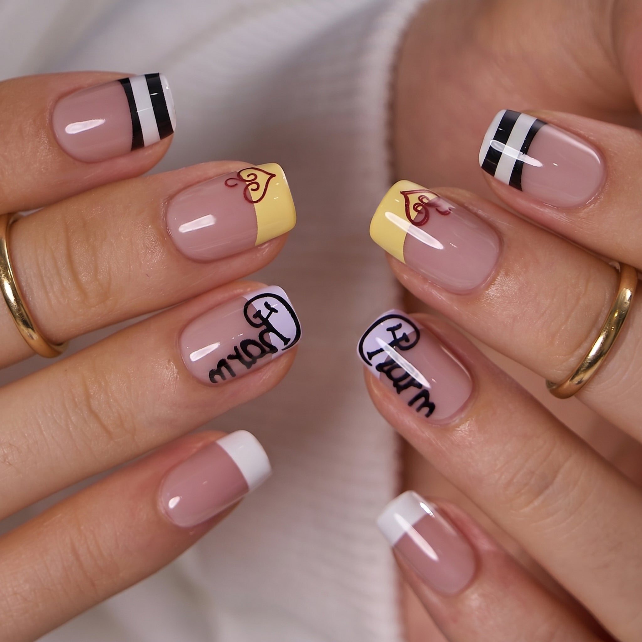 Paris Script S Squoval squoval press-on nails