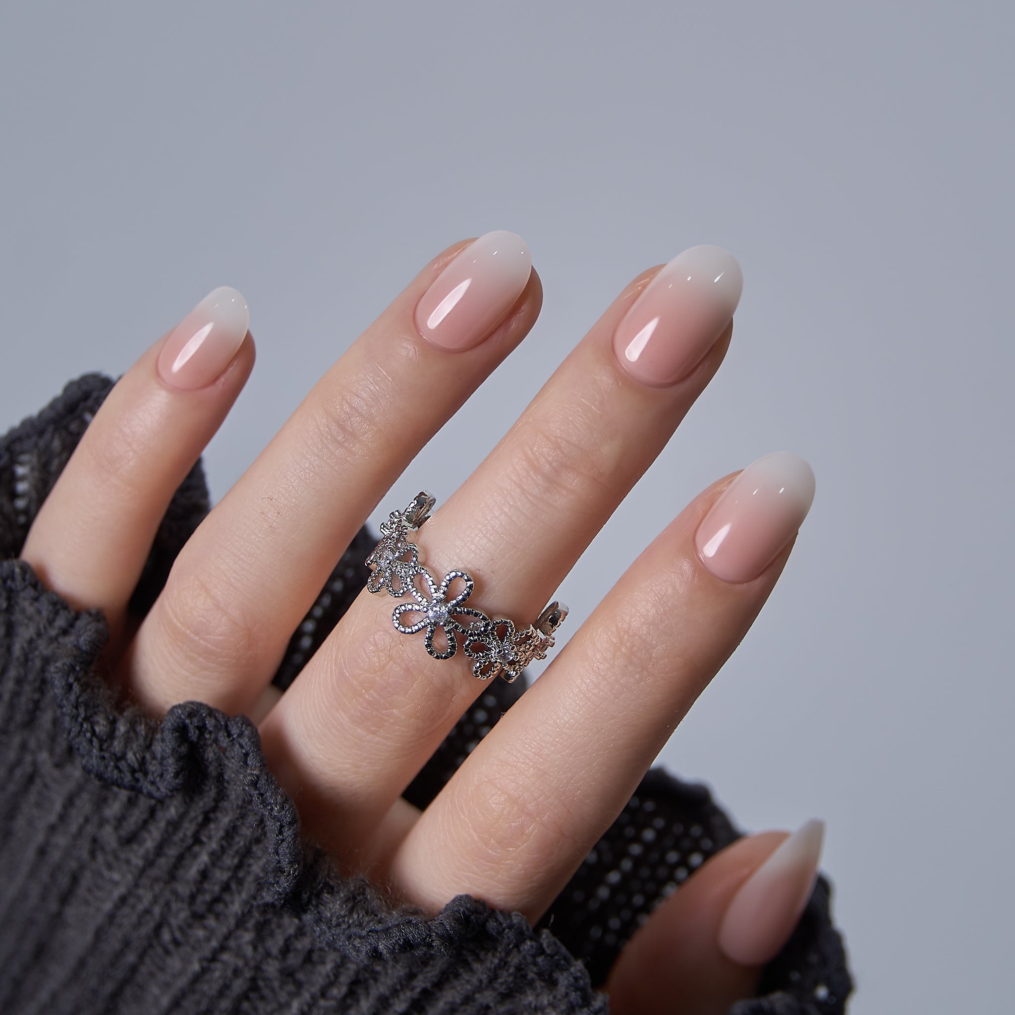 Pearl Fade S Oval short oval press-on nails