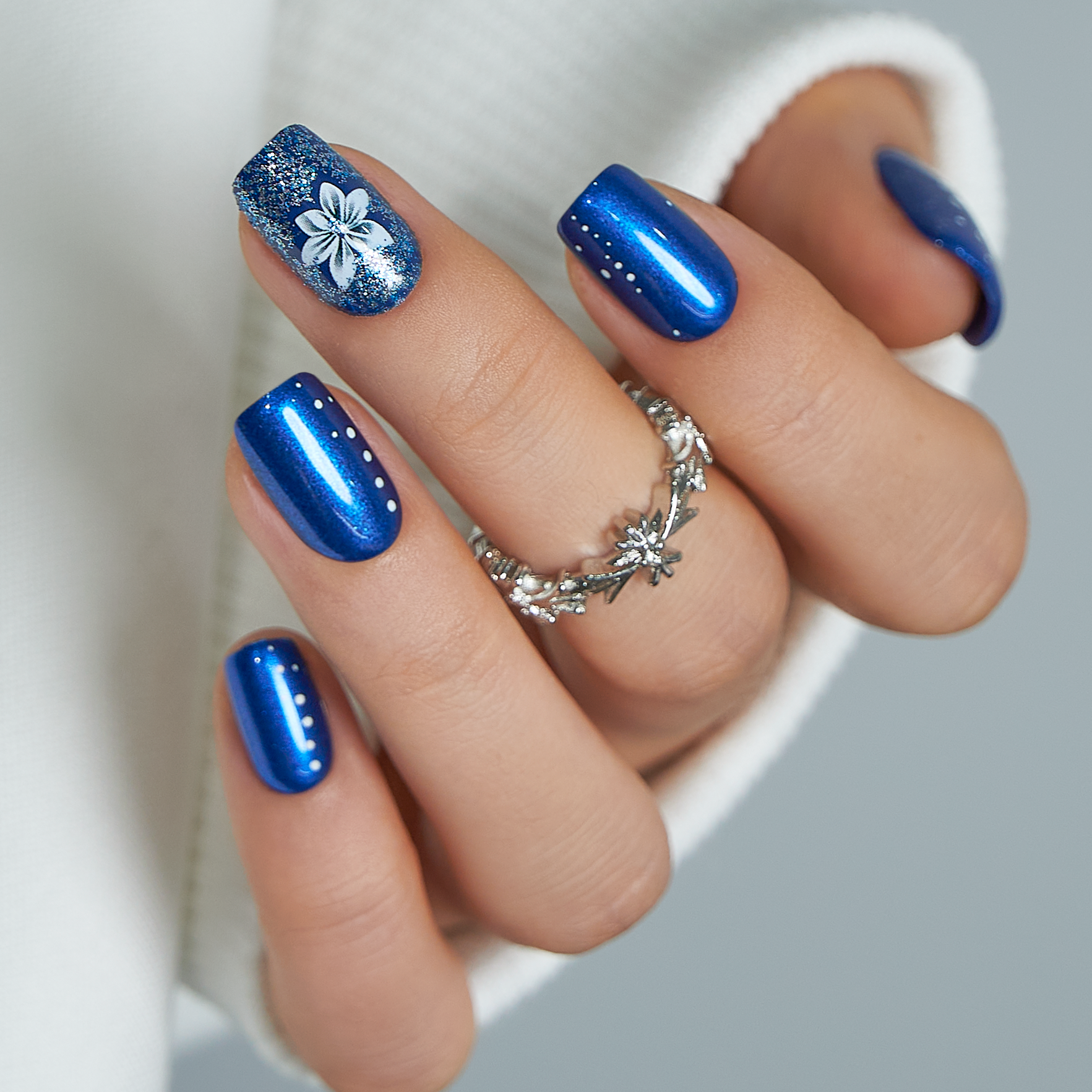 Pearl Floral medium squoval nail detail