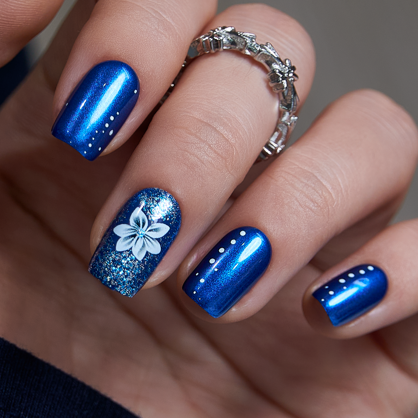Pearl Floral – M Squoval
