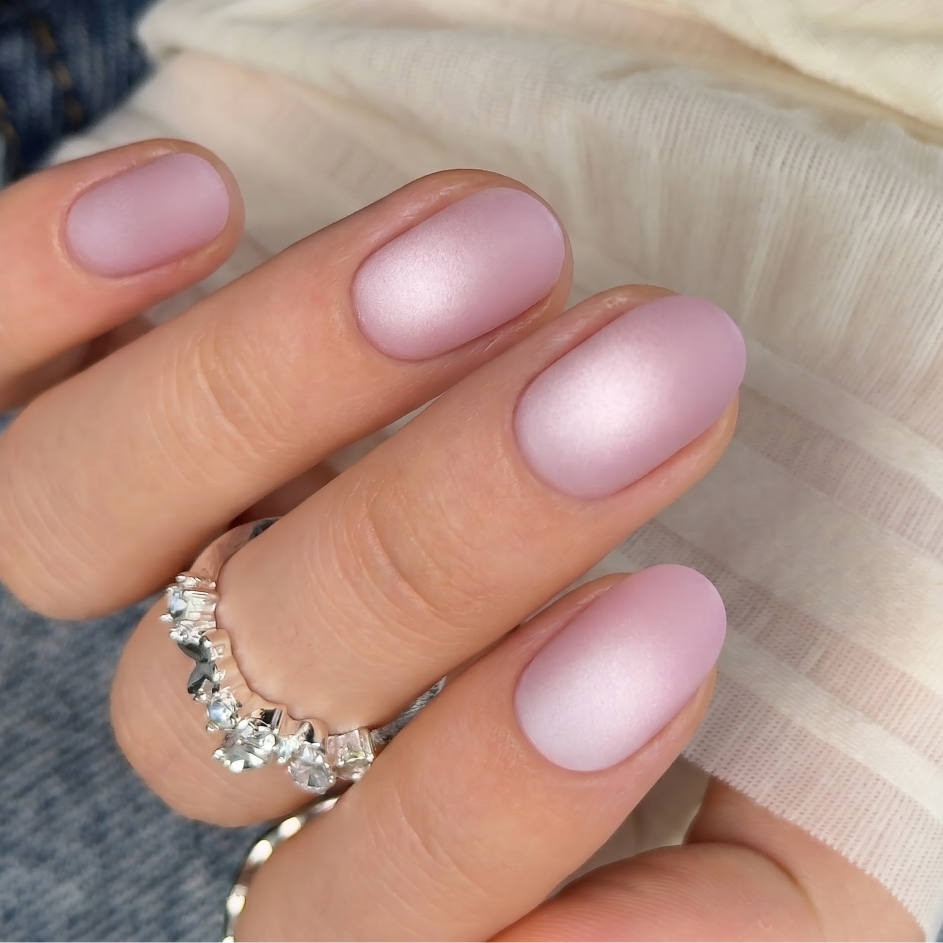 Pearl Haze S Oval oval press-on nails