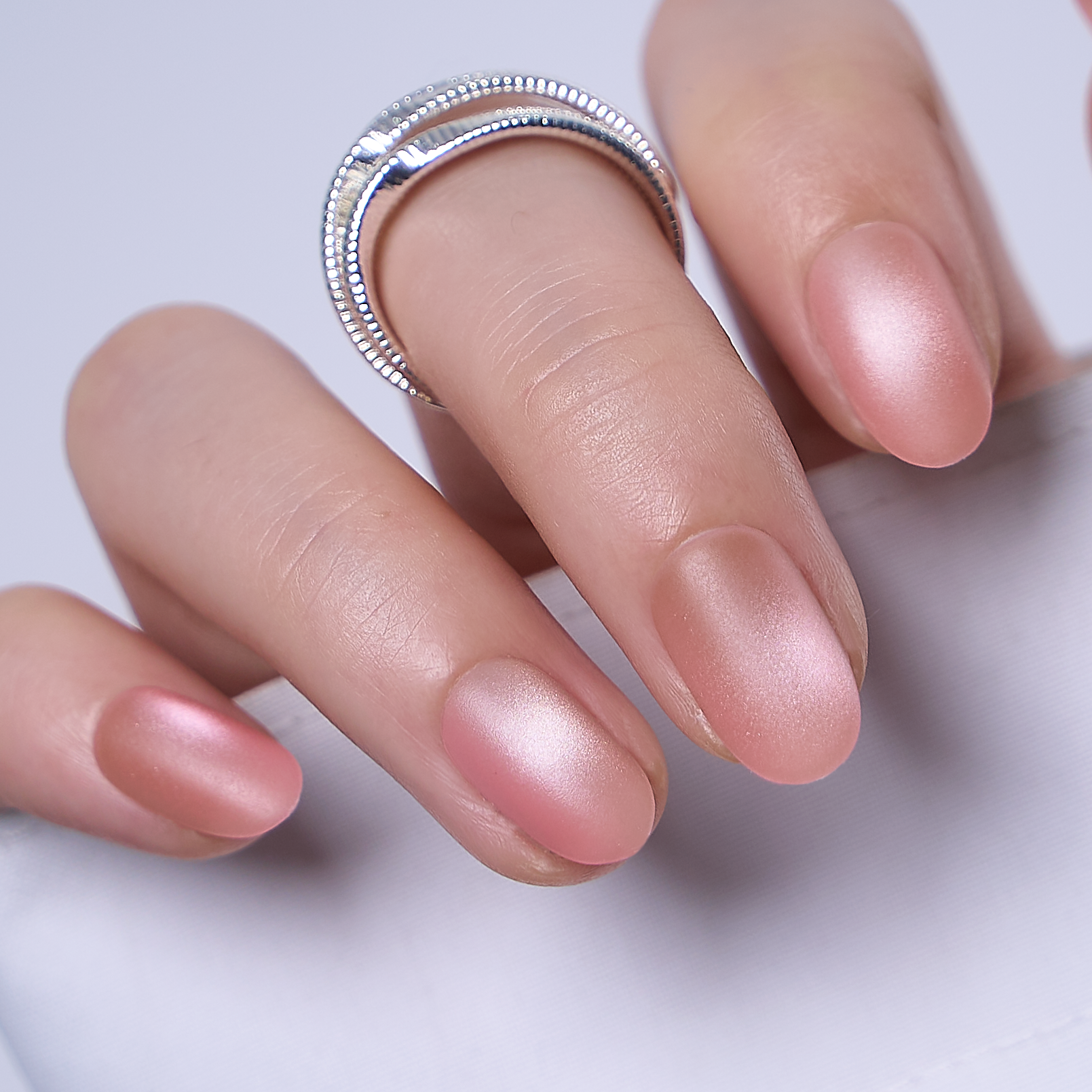 Pearl Haze S Oval oval press-on nails