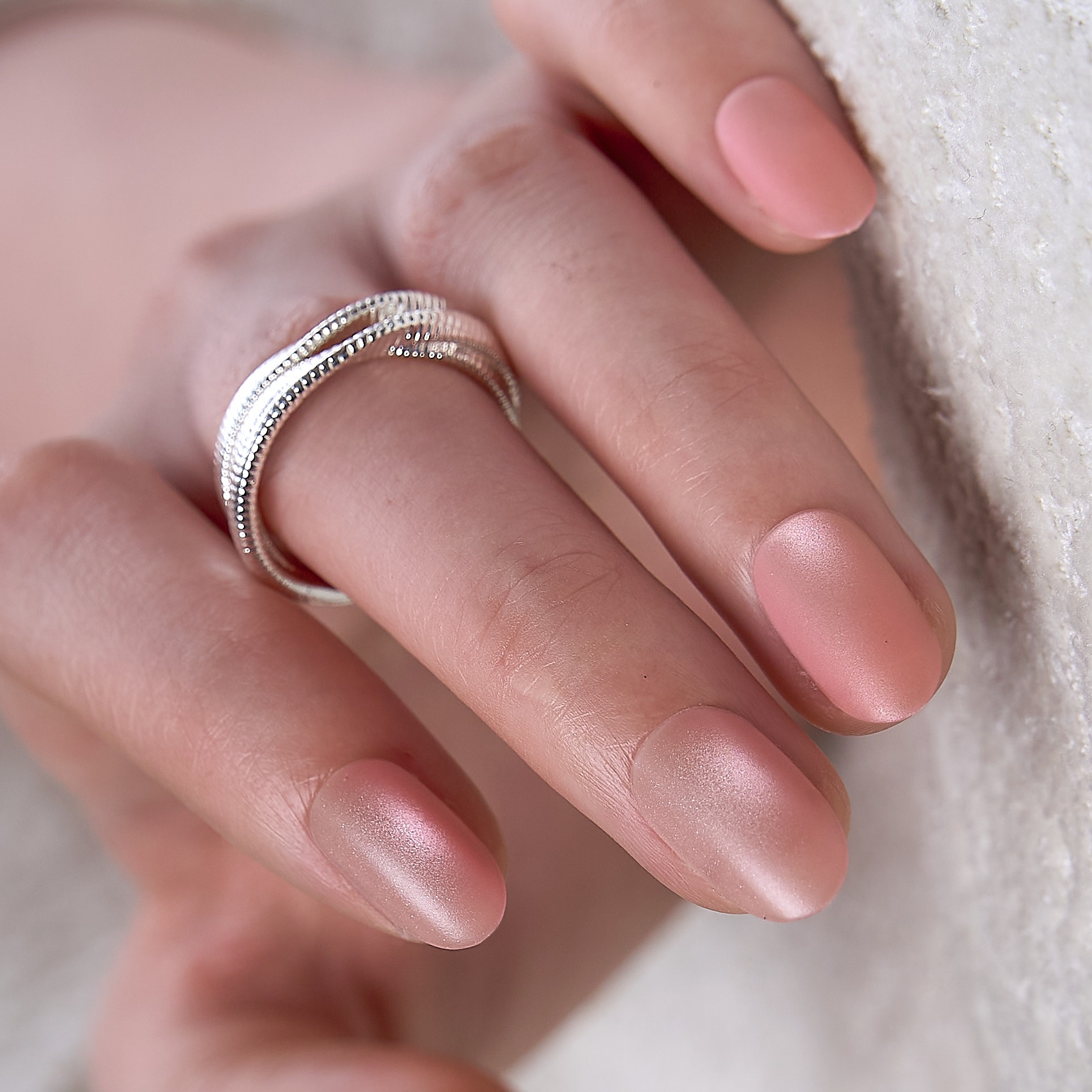 Pearl Haze S Oval oval press-on nails