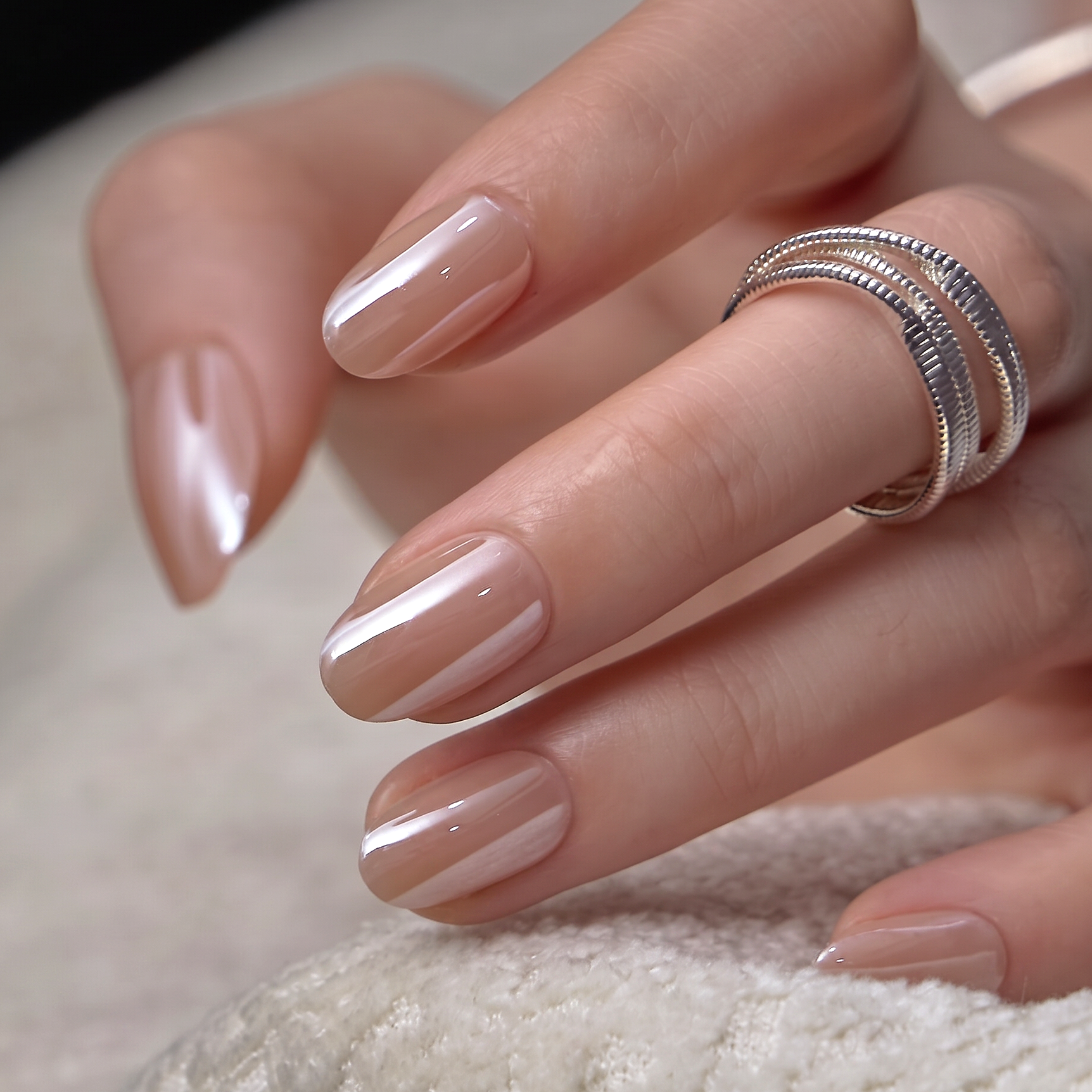 Pearl Pink Chic short oval nail detail