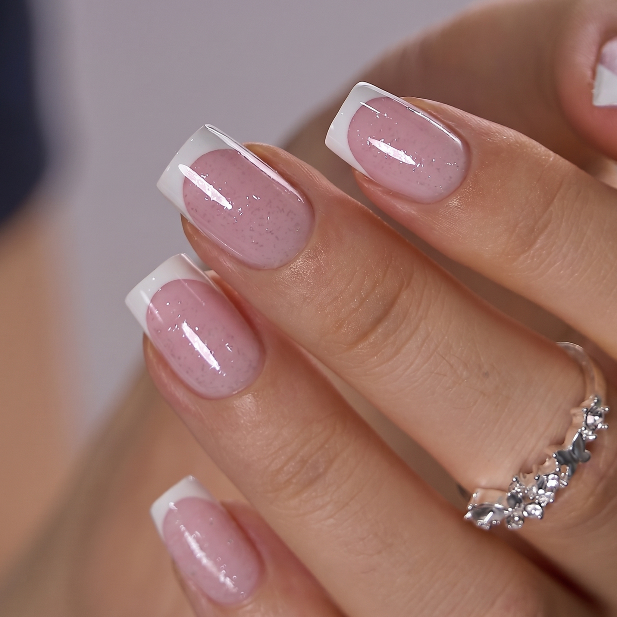Petal Snow M Squoval squoval press-on nails