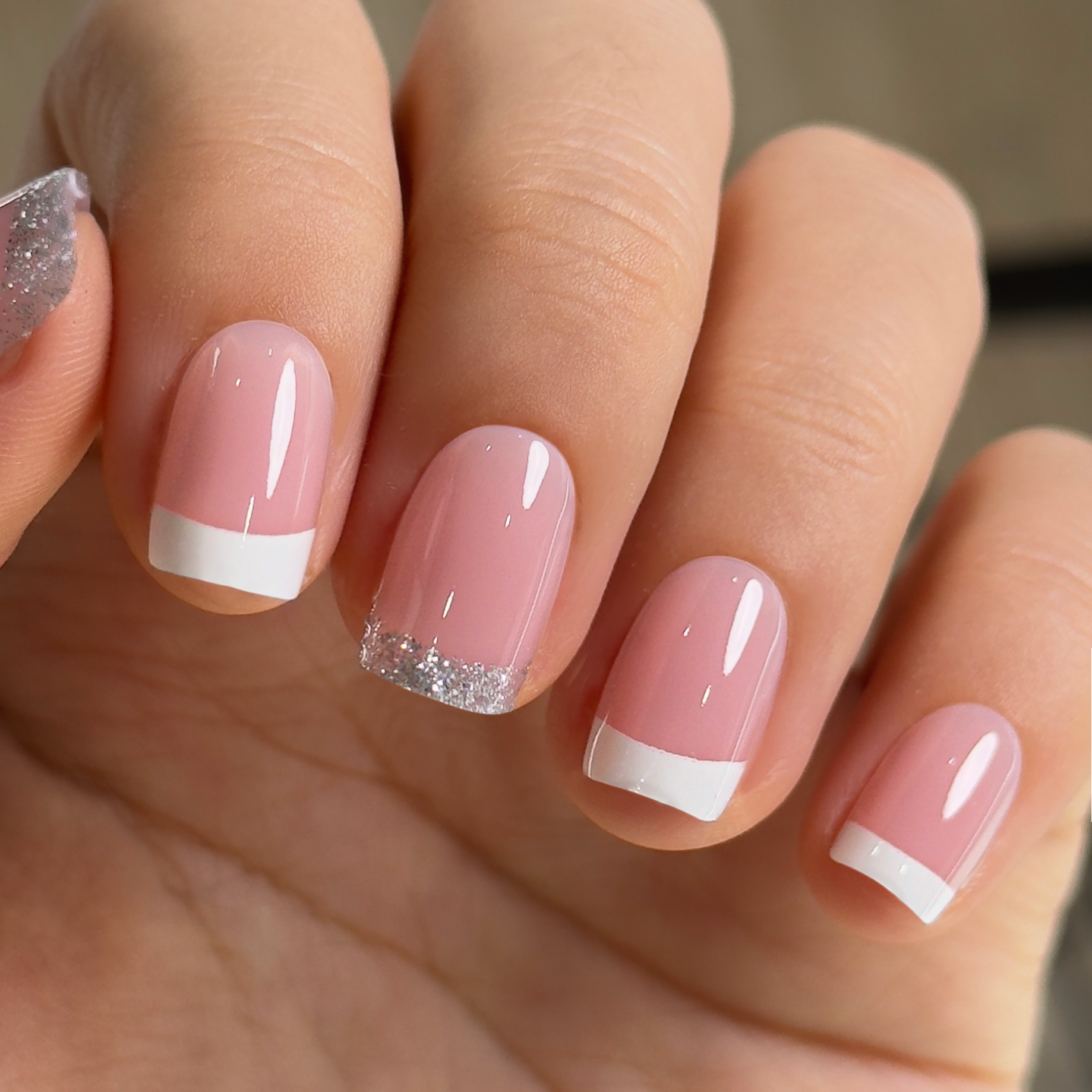 Sparkle French – short Squoval press-on nails