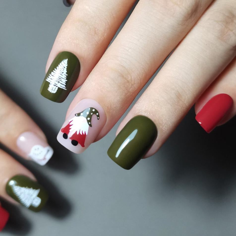 Festive Cheer – short Squoval nail detail