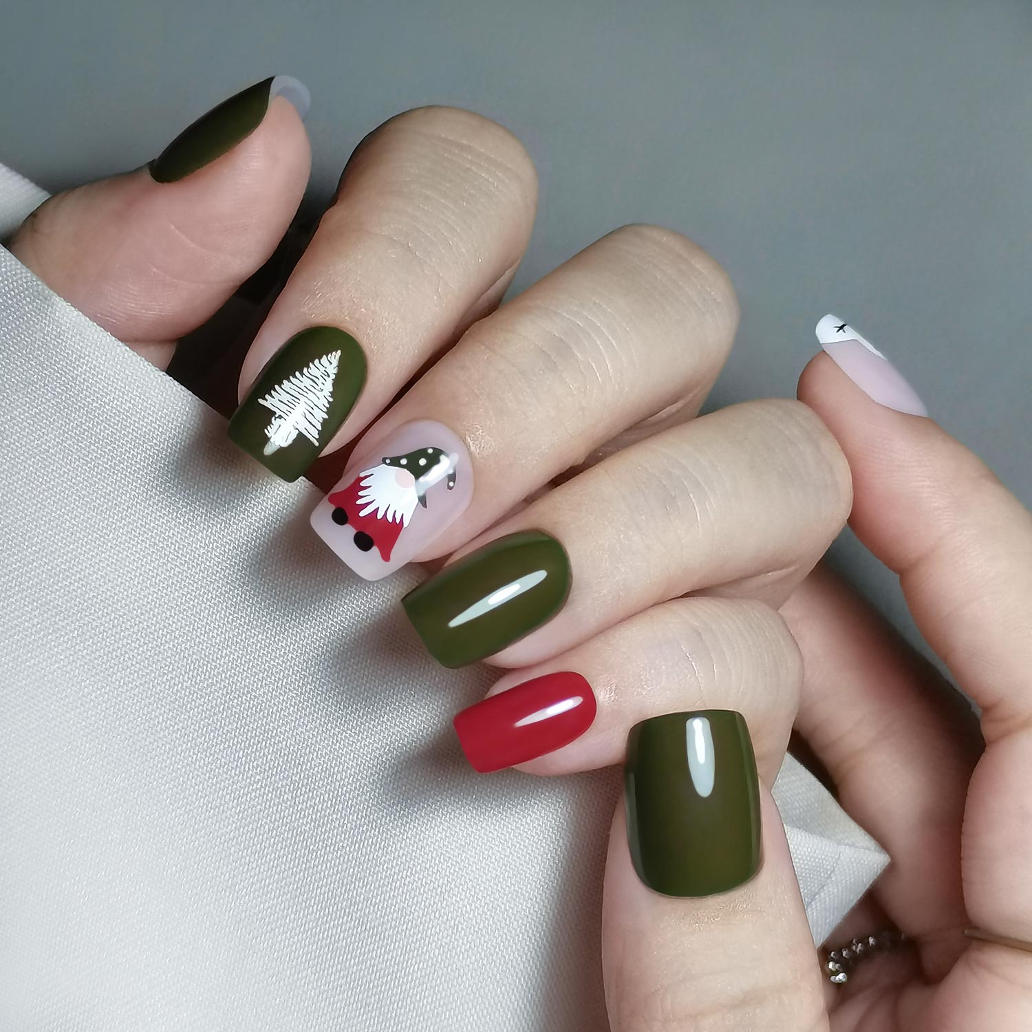 Festive Cheer – short Squoval press-on nails packaging