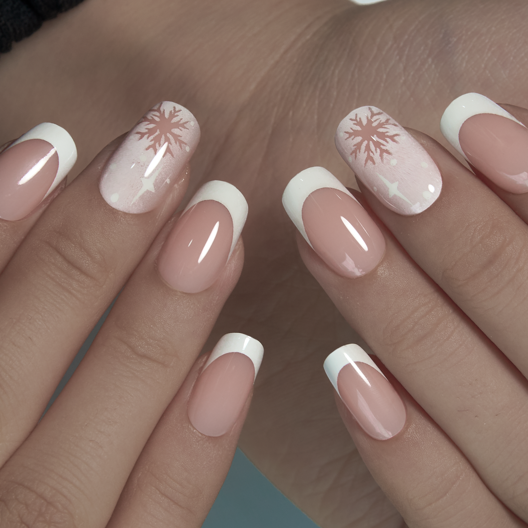 Snowy Grace – medium Squoval press-on nails packaging