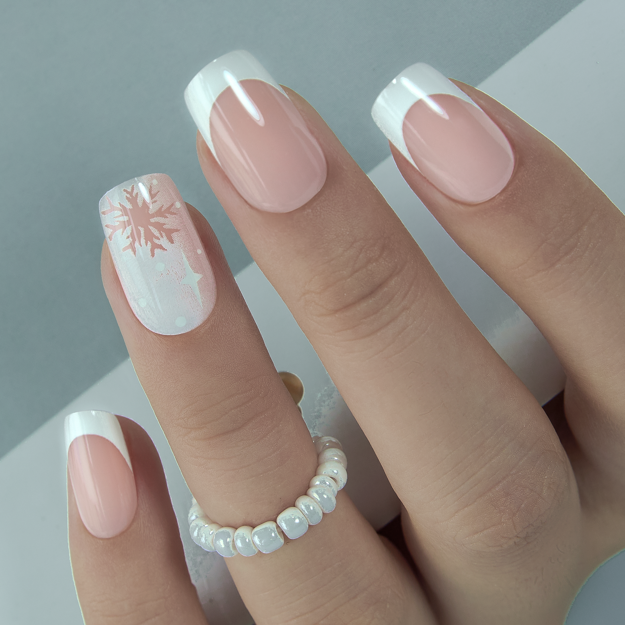 Snowy Grace – medium Squoval nail detail