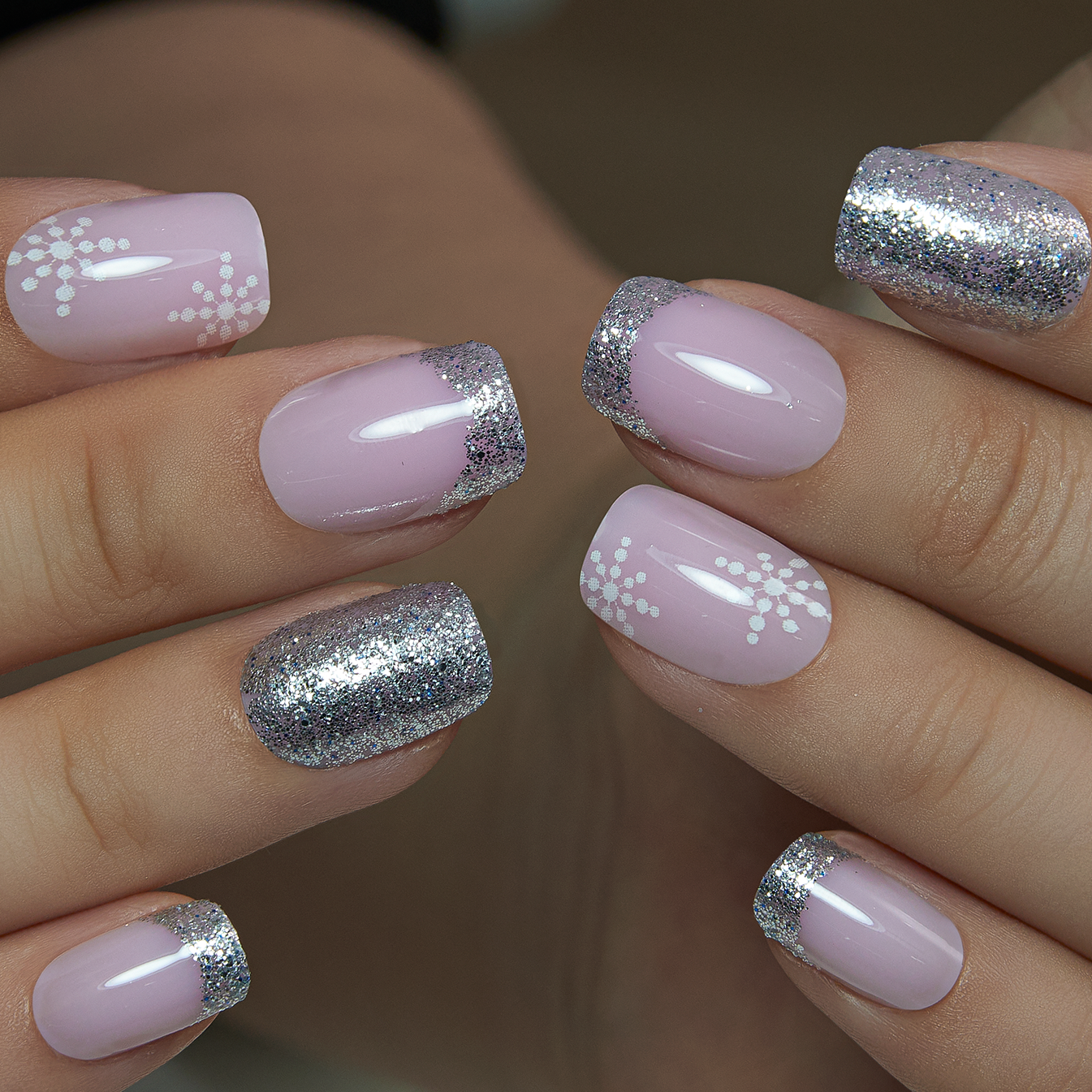 Frost Glow – short Squoval press-on nails